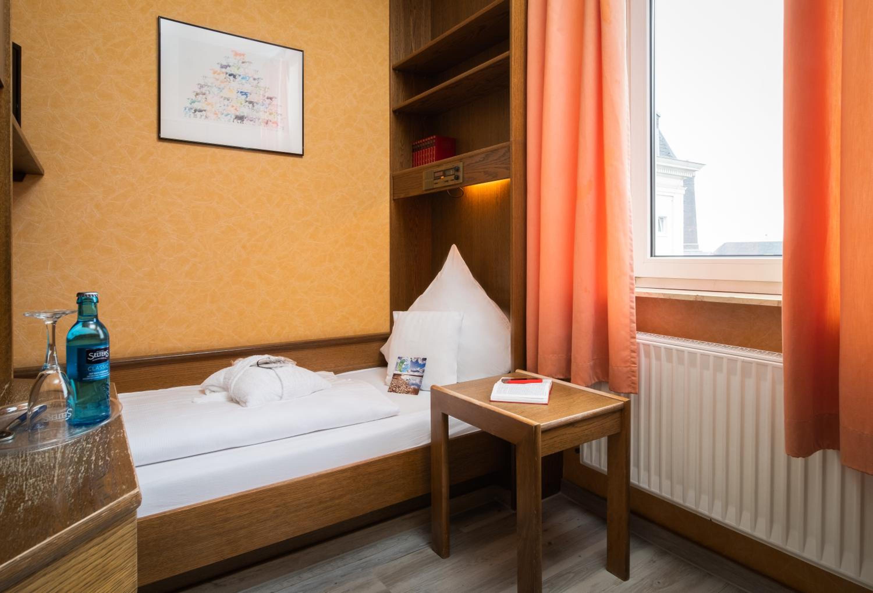 Small Single Room with courtyard view