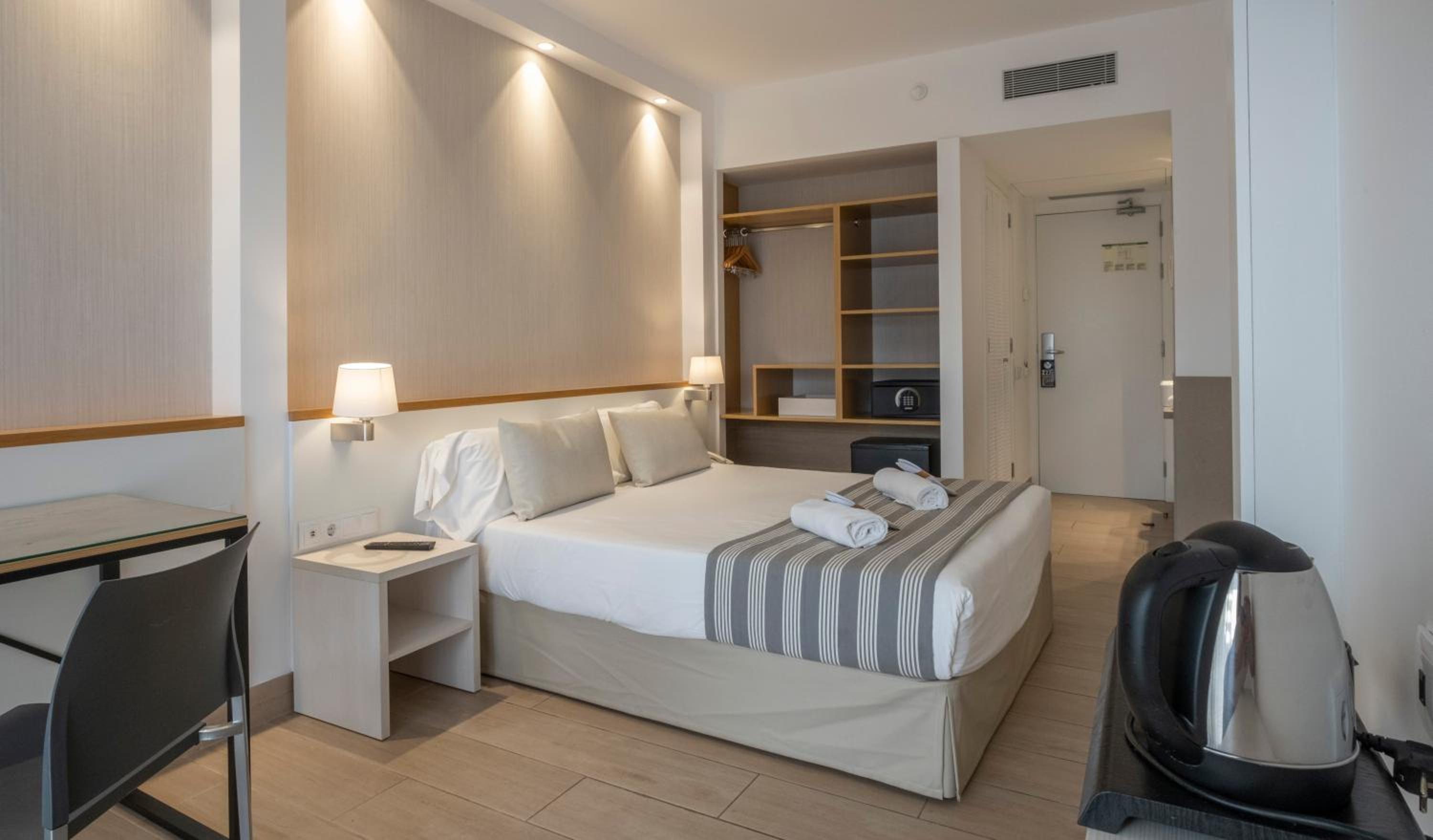 Standard Double Room (2 Adults) photo 2