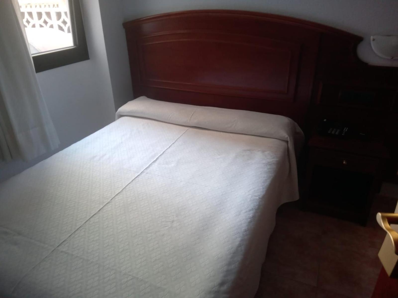 Budget Single Room thumbnail 6