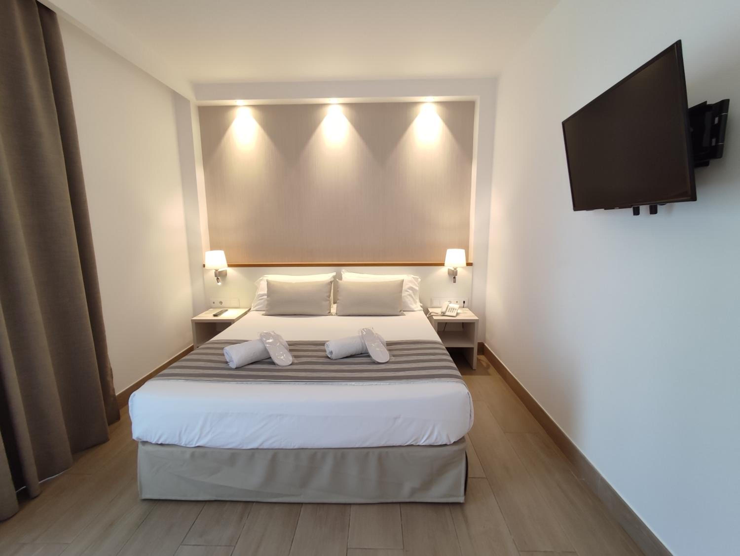 Standard Double Room (2 Adults) photo 3