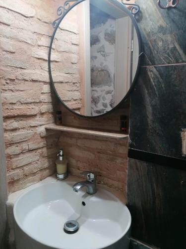 One-Bedroom House - Photo 9