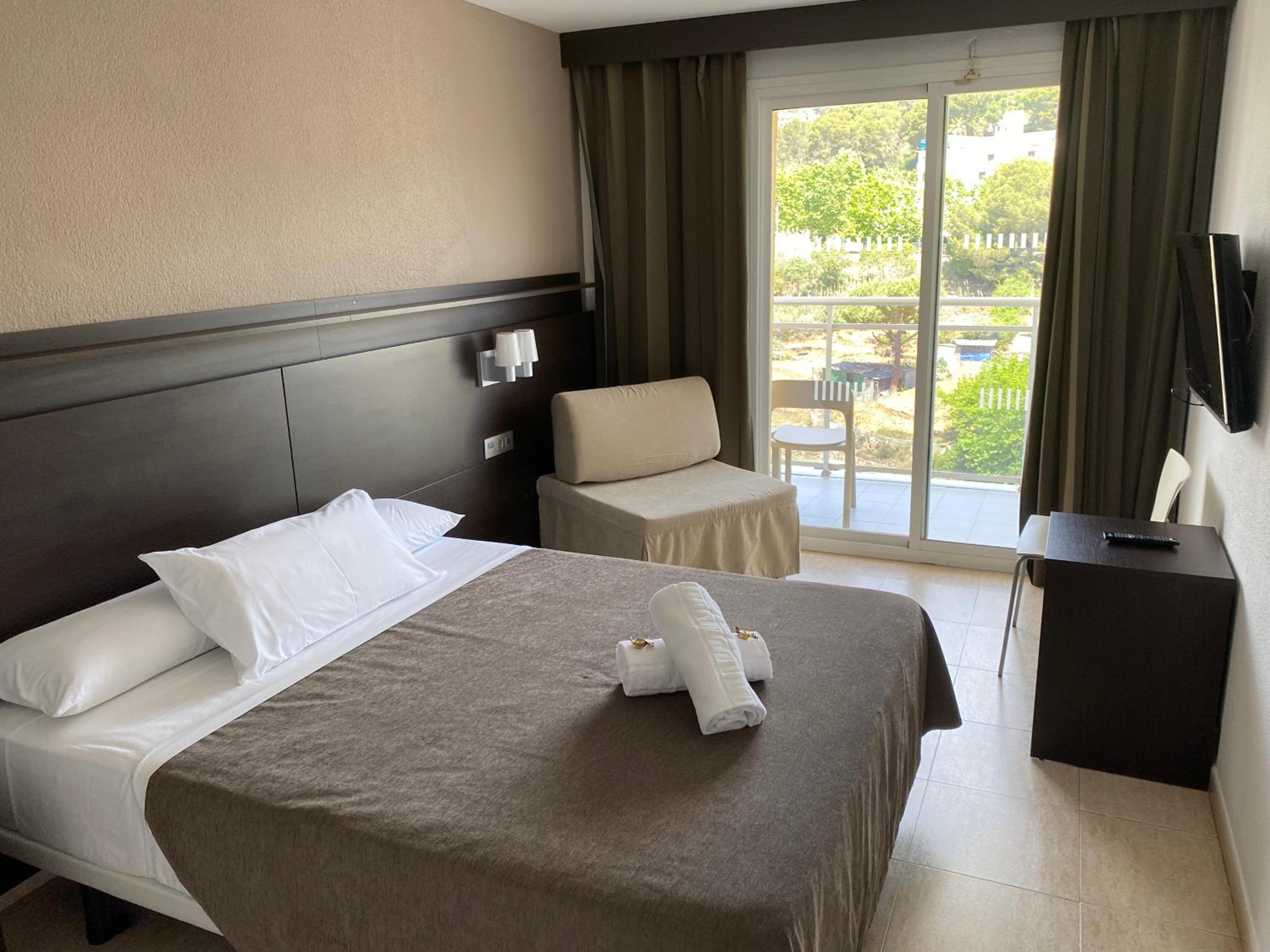 Habitación Doble con cama supletoria (2 adultos + 1 niño)
