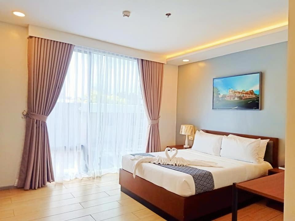 Deluxe Queen Room - Photo 1
