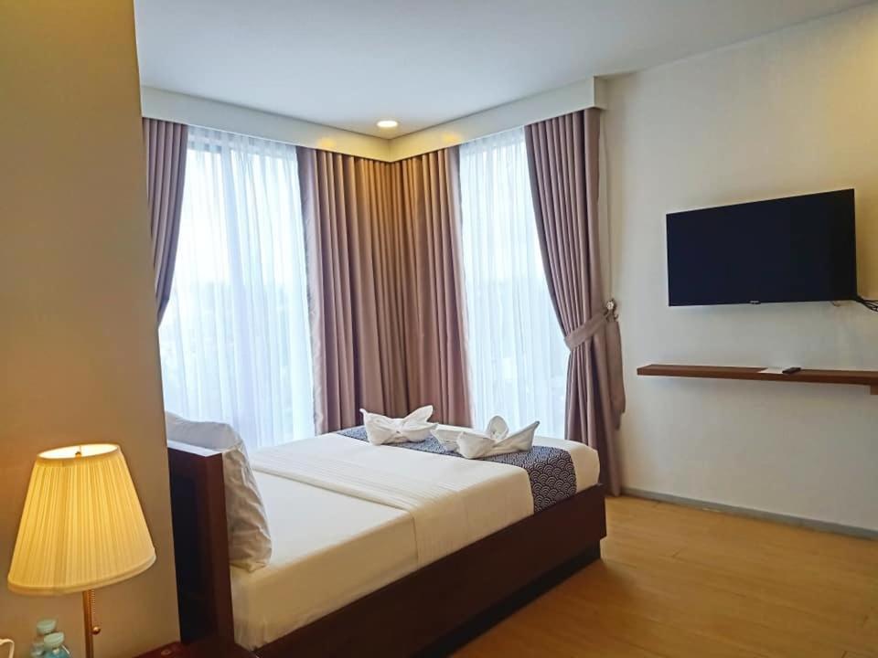 Deluxe Queen Room - Photo 2