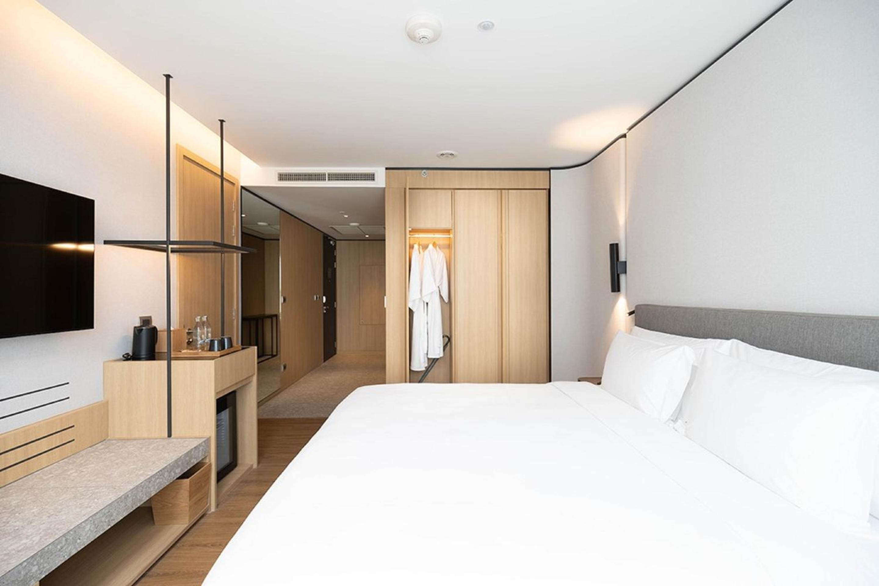 Deluxe Hillside Twin Room