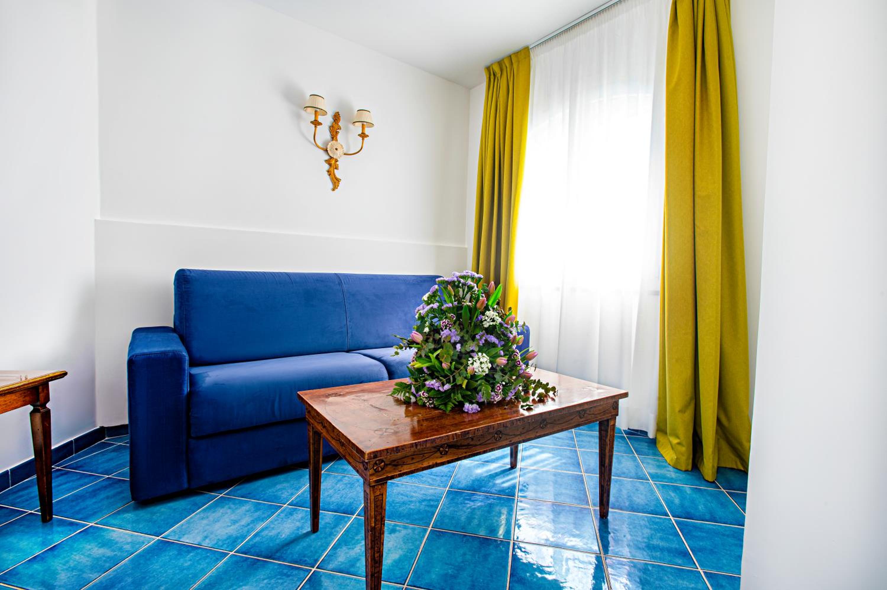 Suite - Photo 7