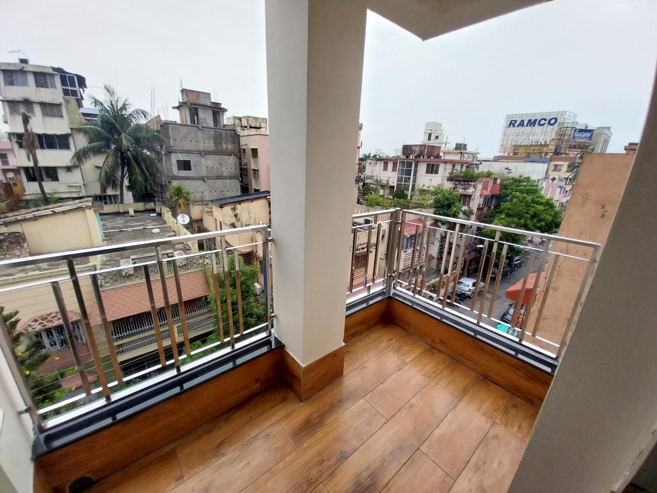 King Room with Balcony - Photo 3