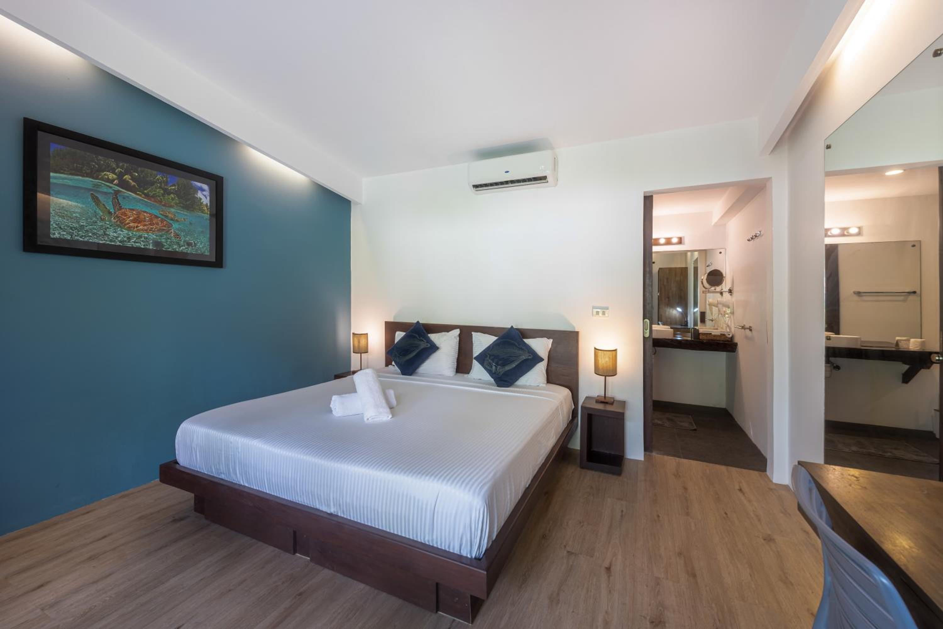 King Room with Pool View