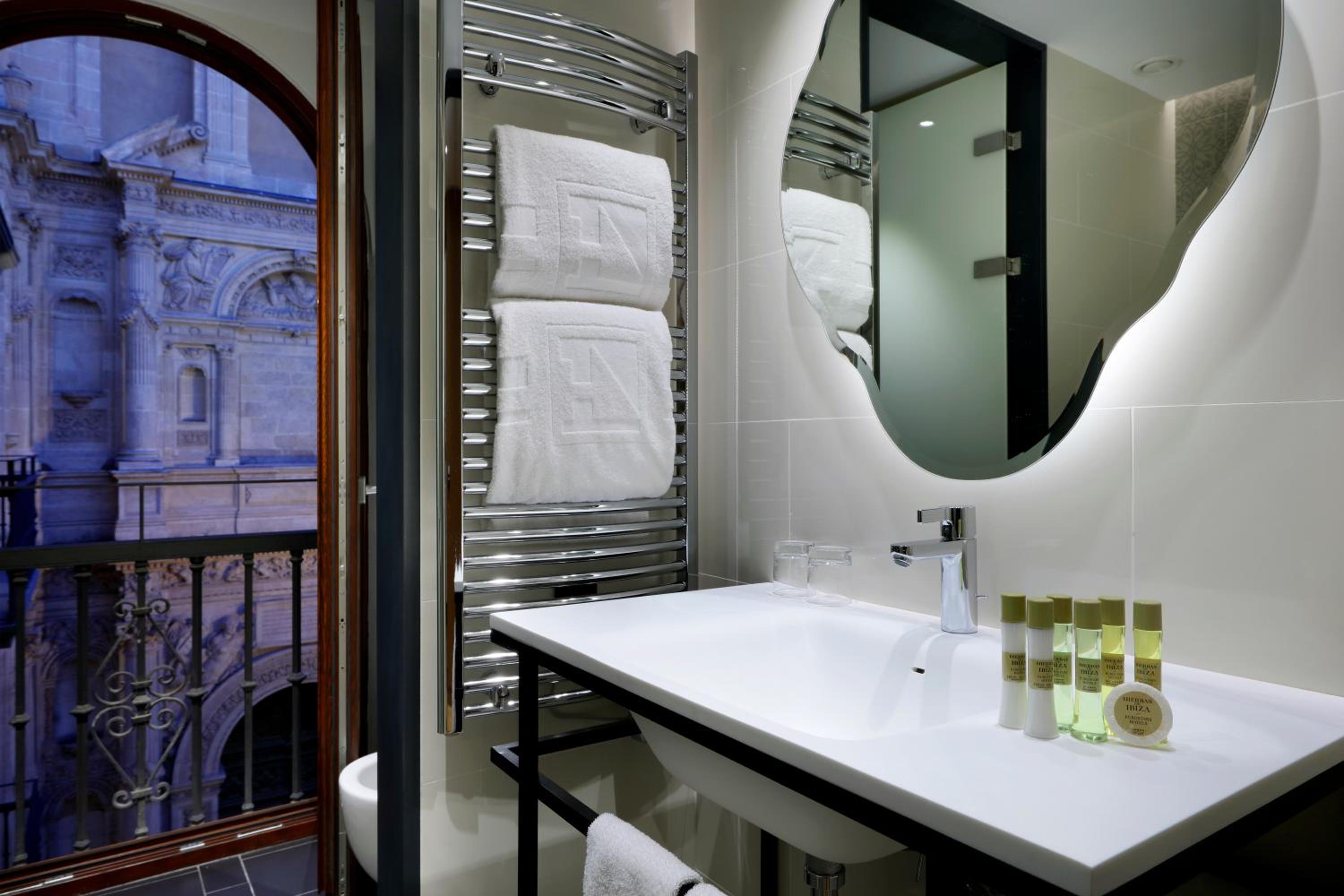 Deluxe Double or Twin Room with view photo 3