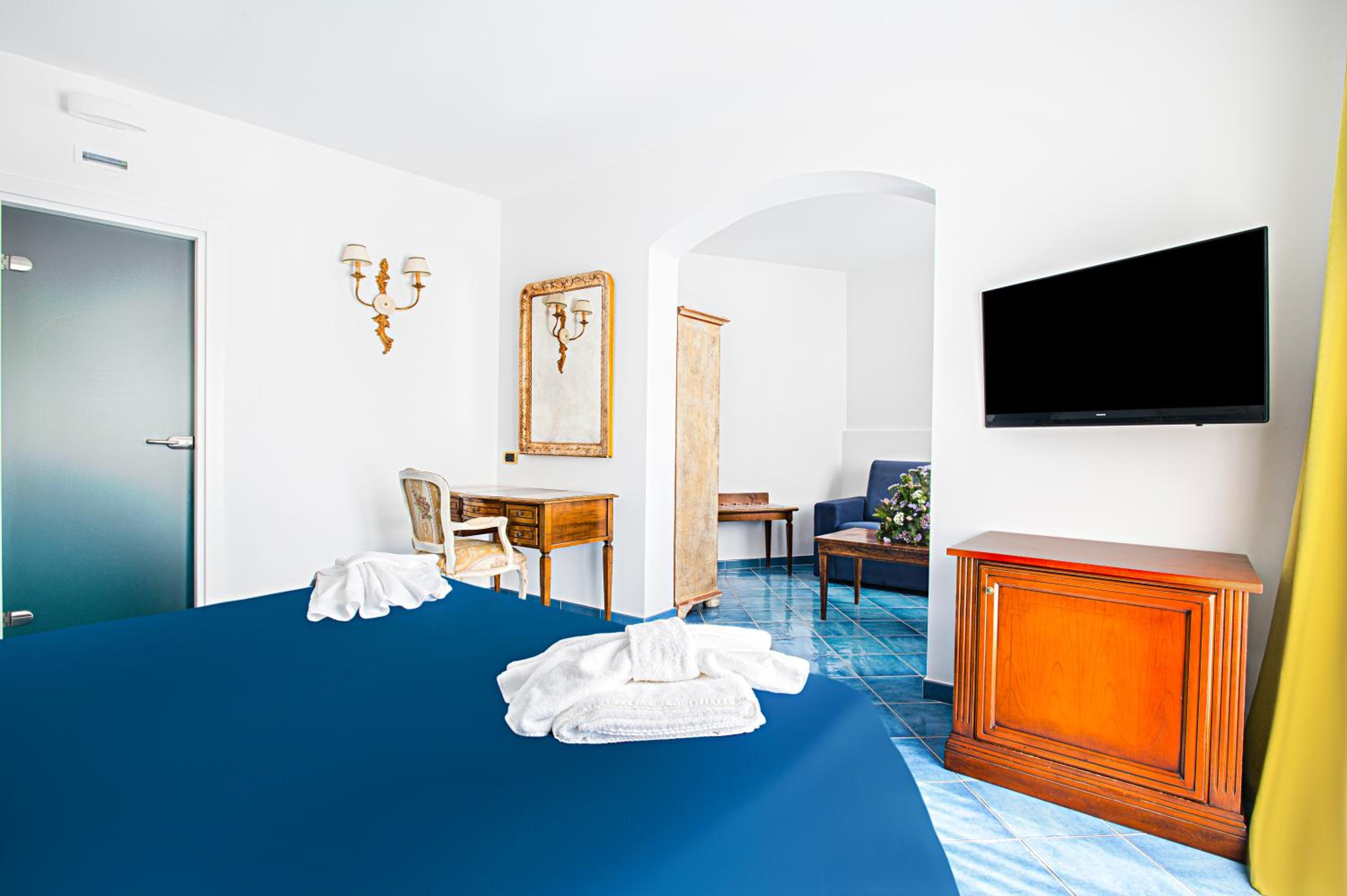 Suite - Photo 2