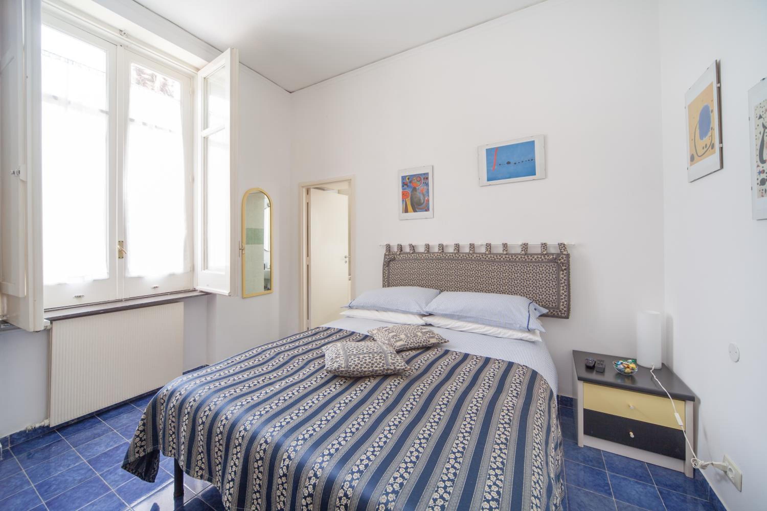 Double Room with Private Bathroom - Photo 8