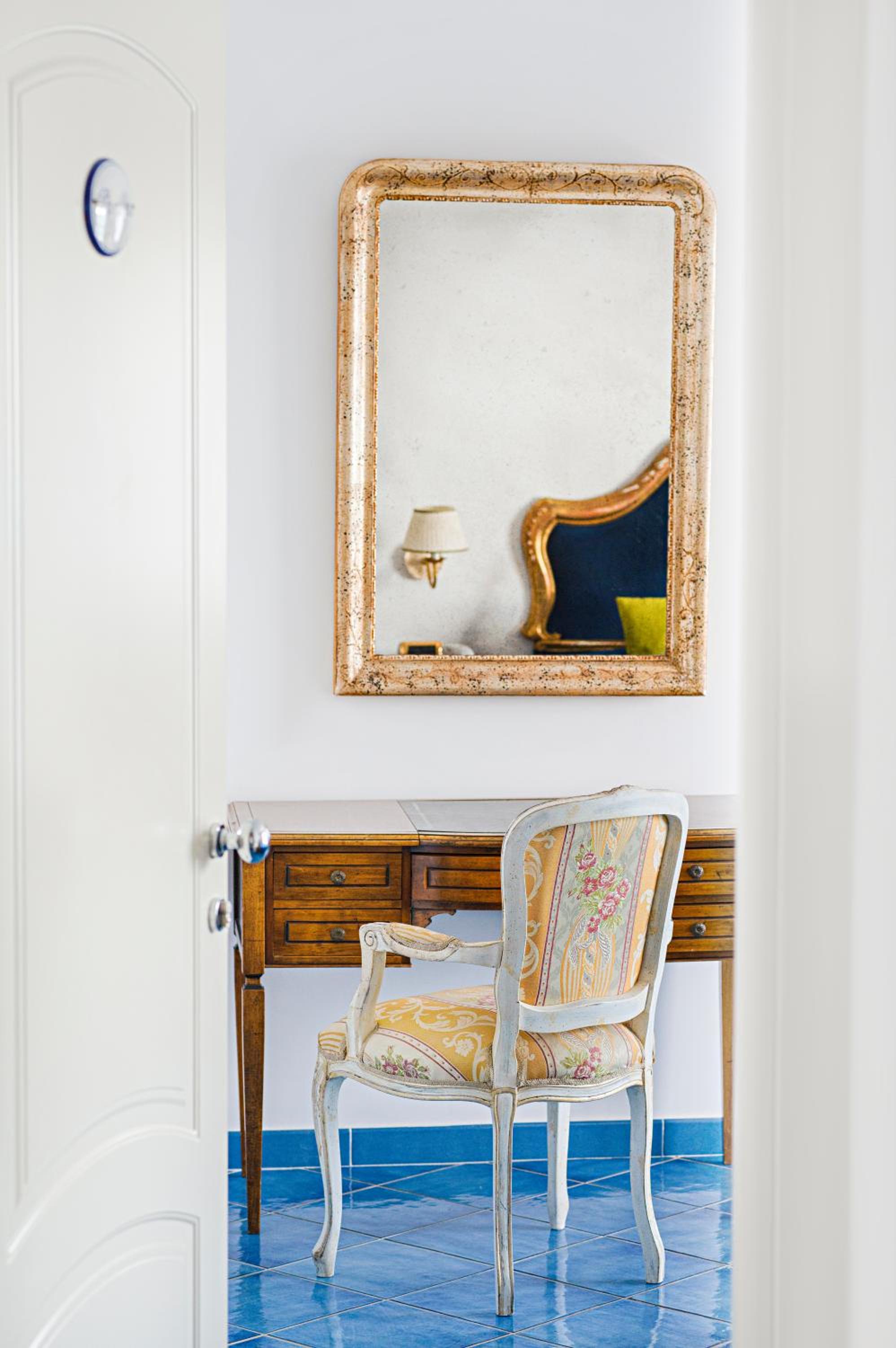 Suite - Photo 5