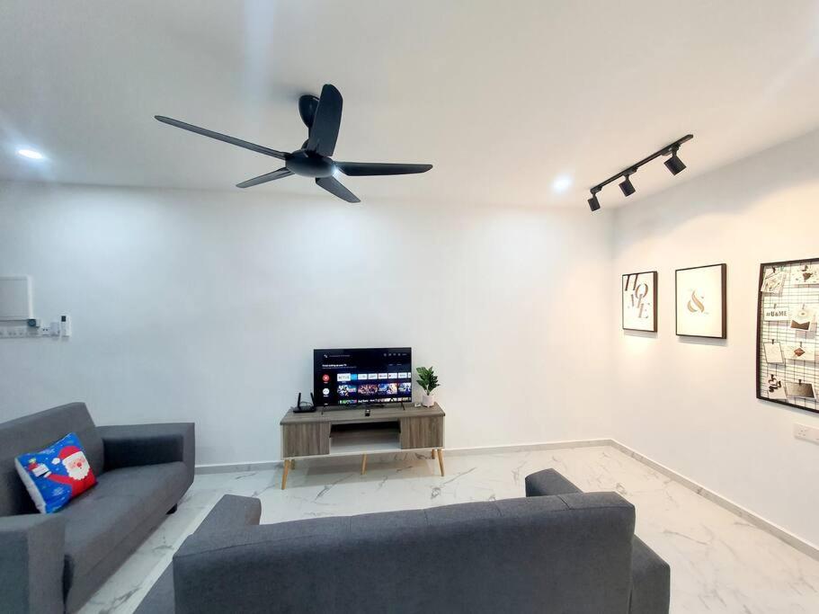 Four-Bedroom House photo 1