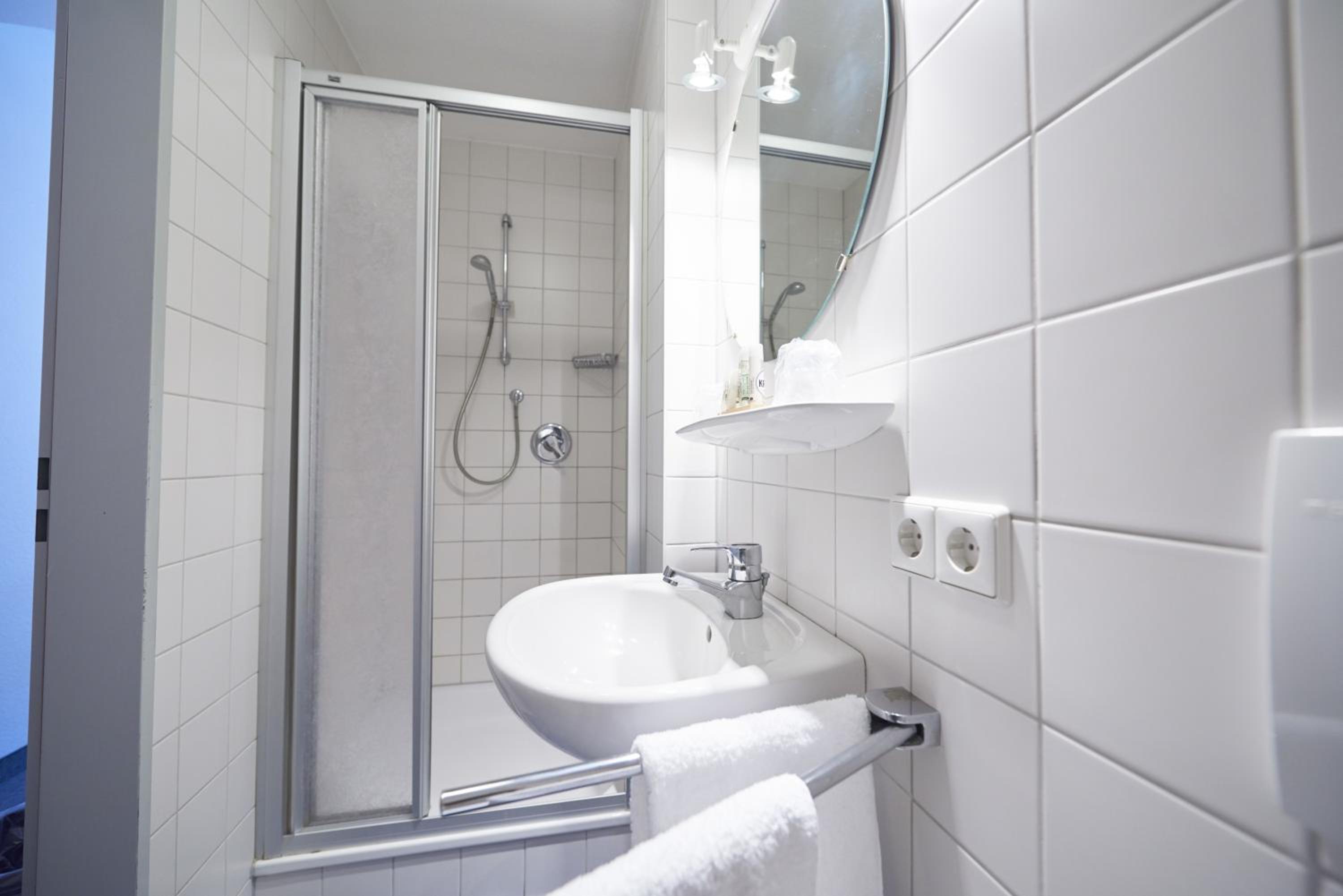 Single Room with Bathroom photo 3
