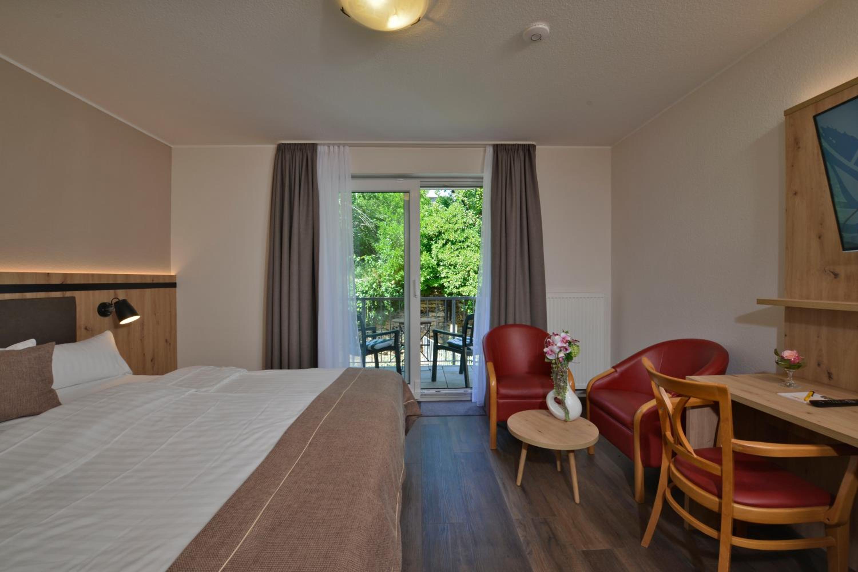 Large Double or Twin Room photo 1