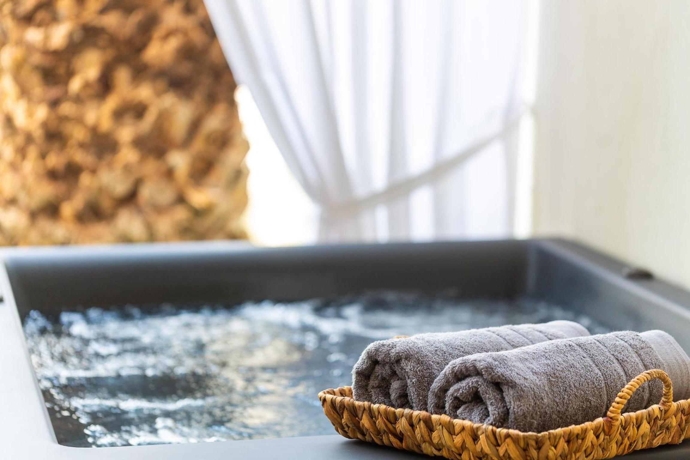 Superior Room with Outdoor Jetted Tub photo 2