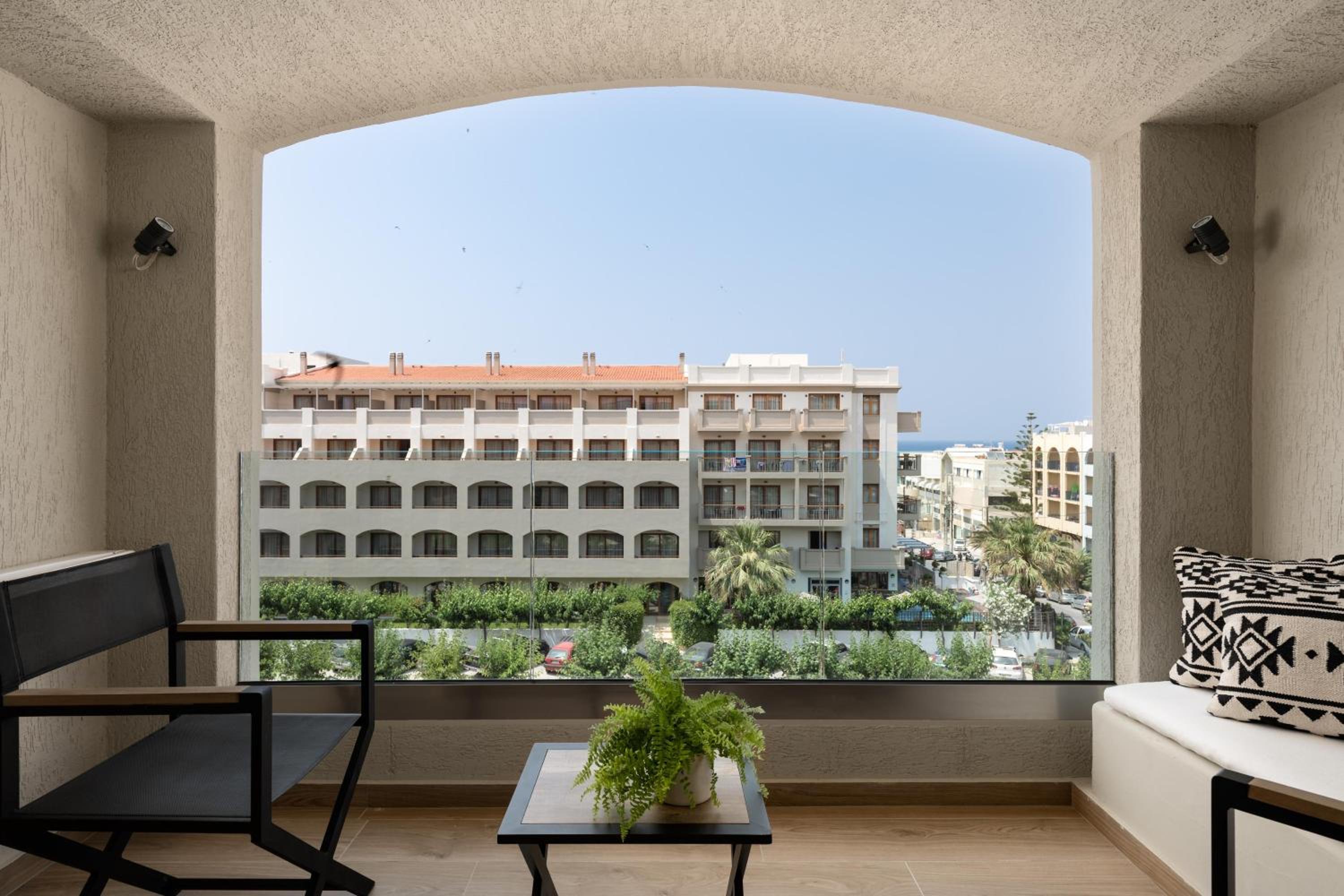 Superior Room with Pool View photo 3