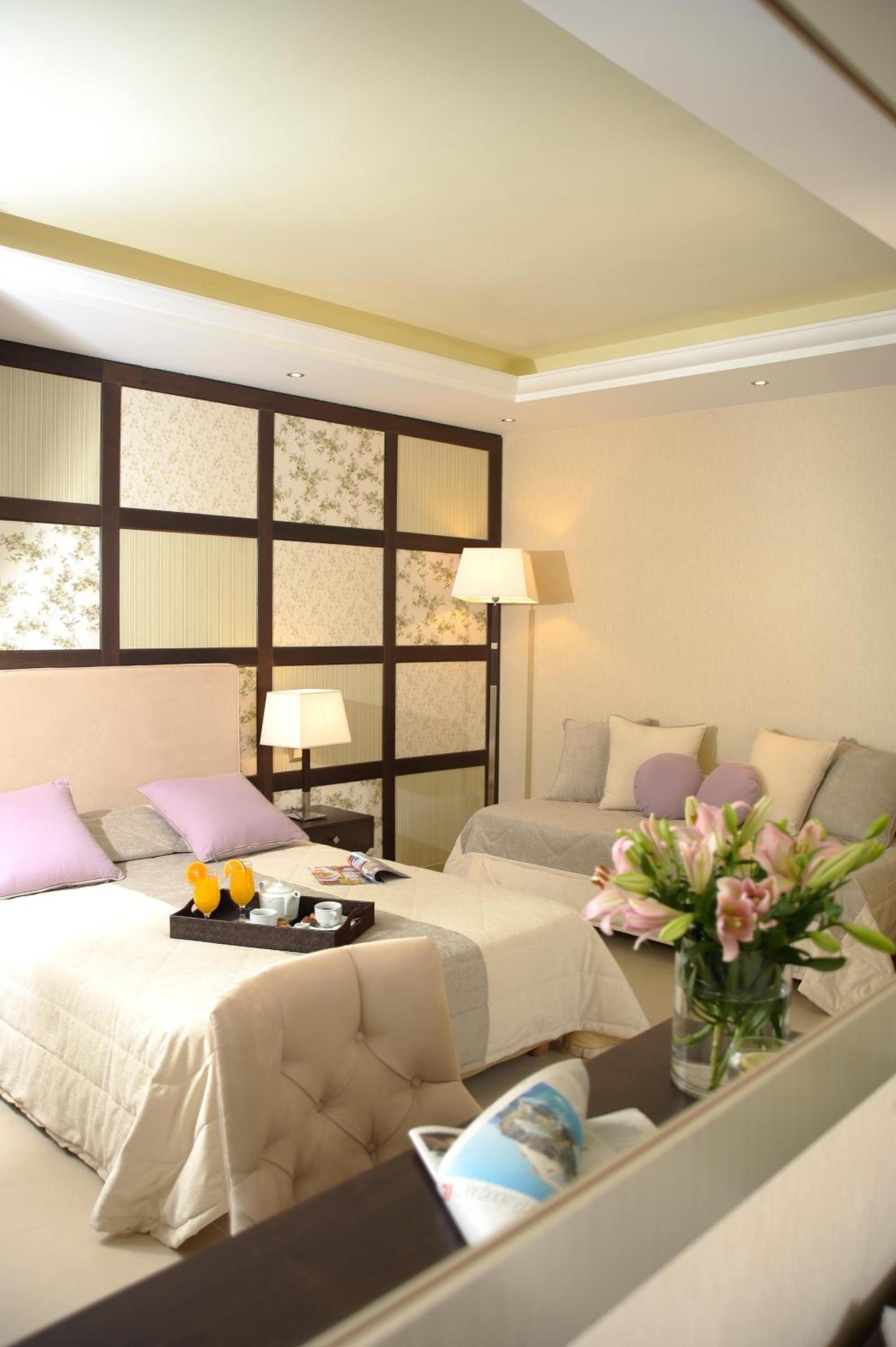 Standard Room with Pool View photo 2