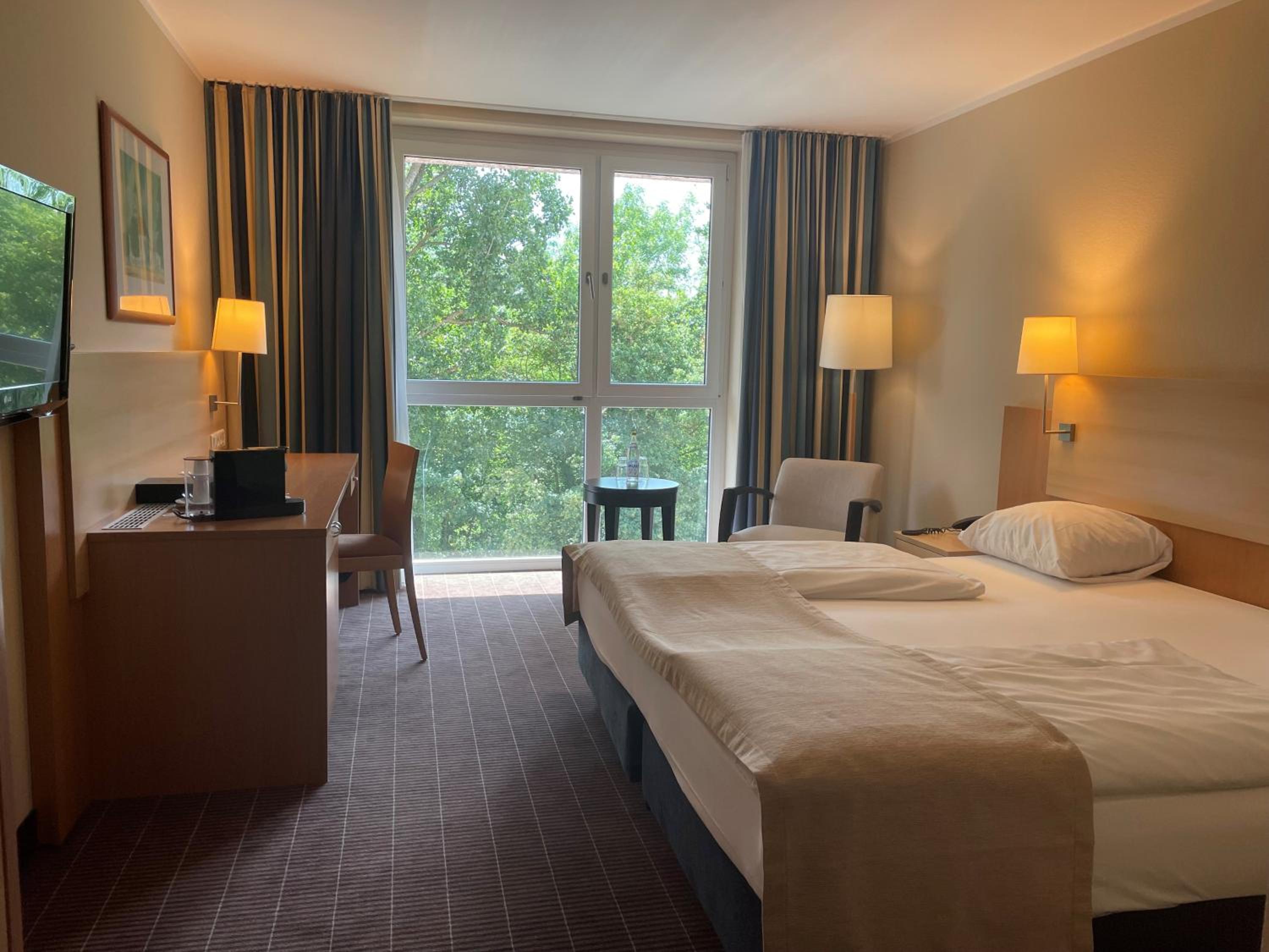 King Room with Garden View - Photo 2