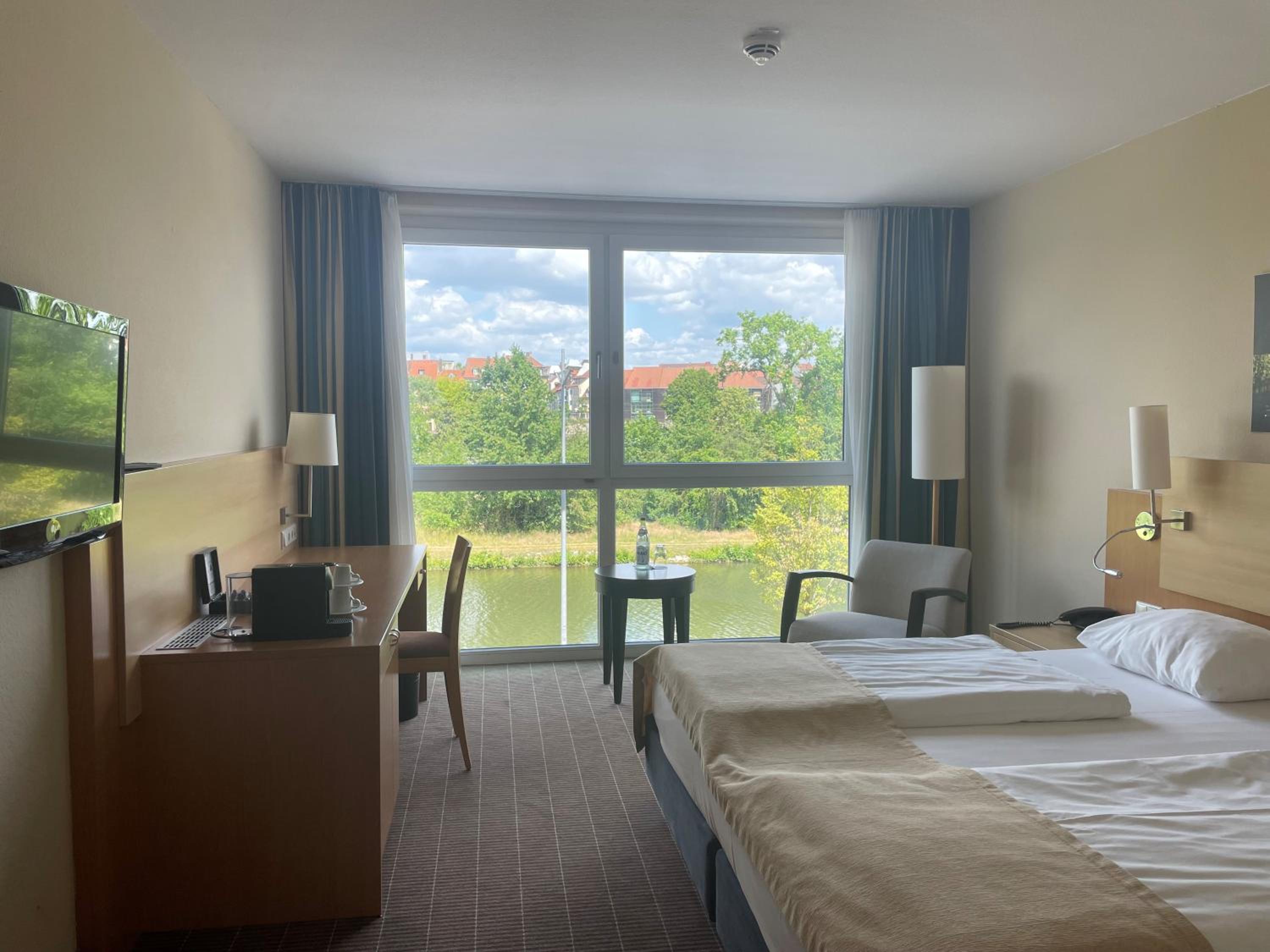 King Room with View - Photo 2