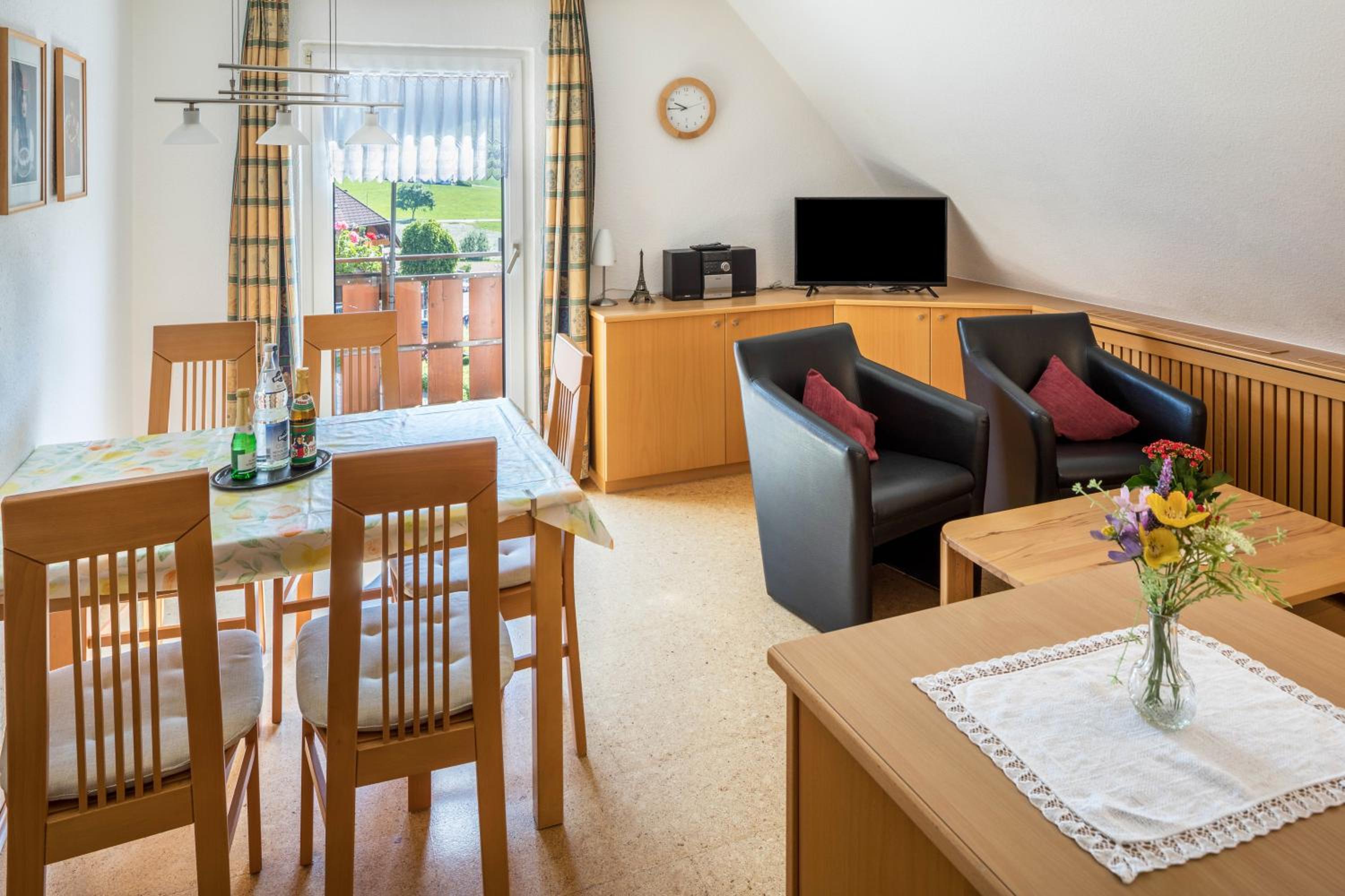 Two-Bedroom Deluxe Apartment with Balcony