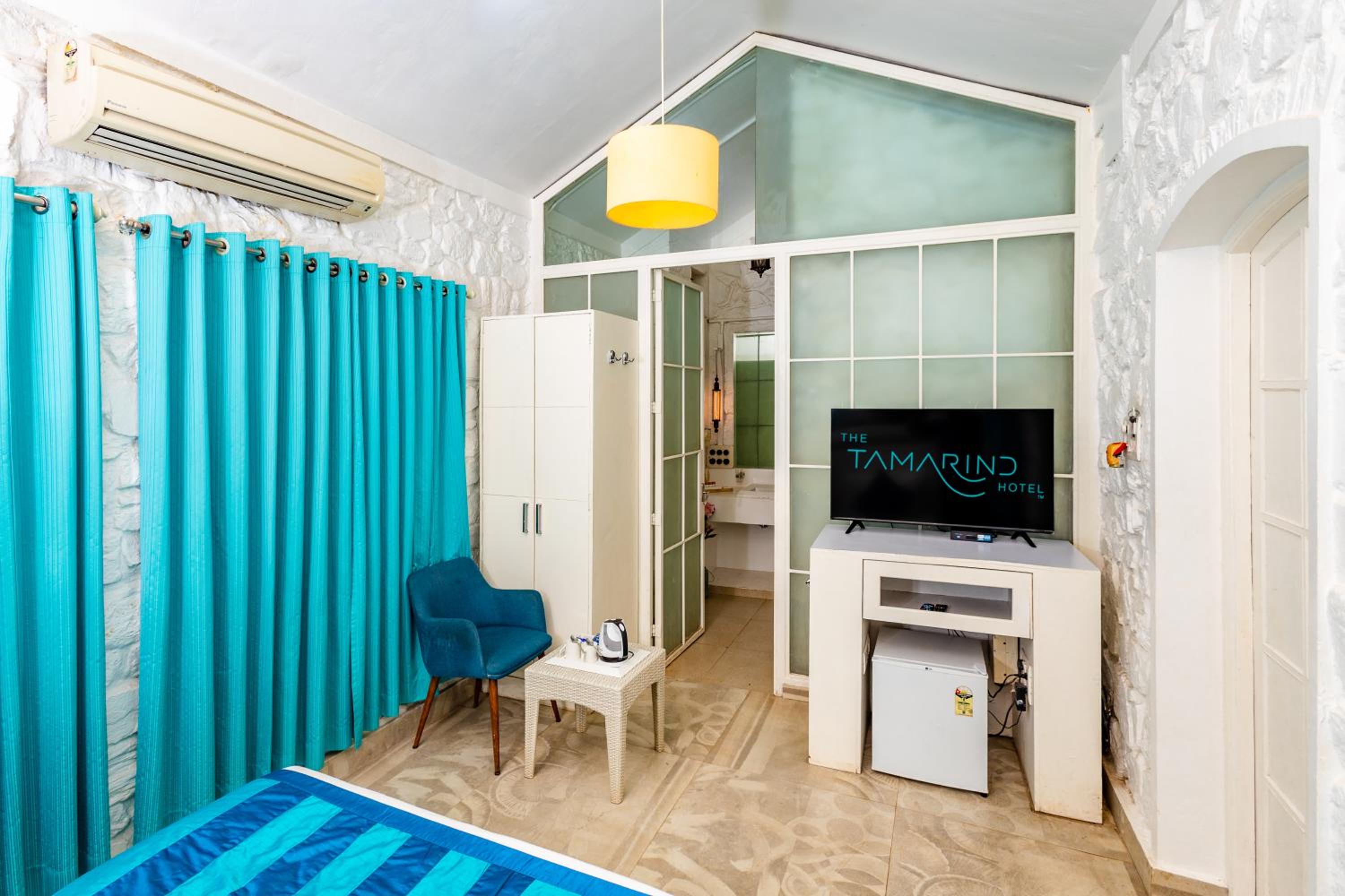 Deluxe Room with Pool View - Photo 2