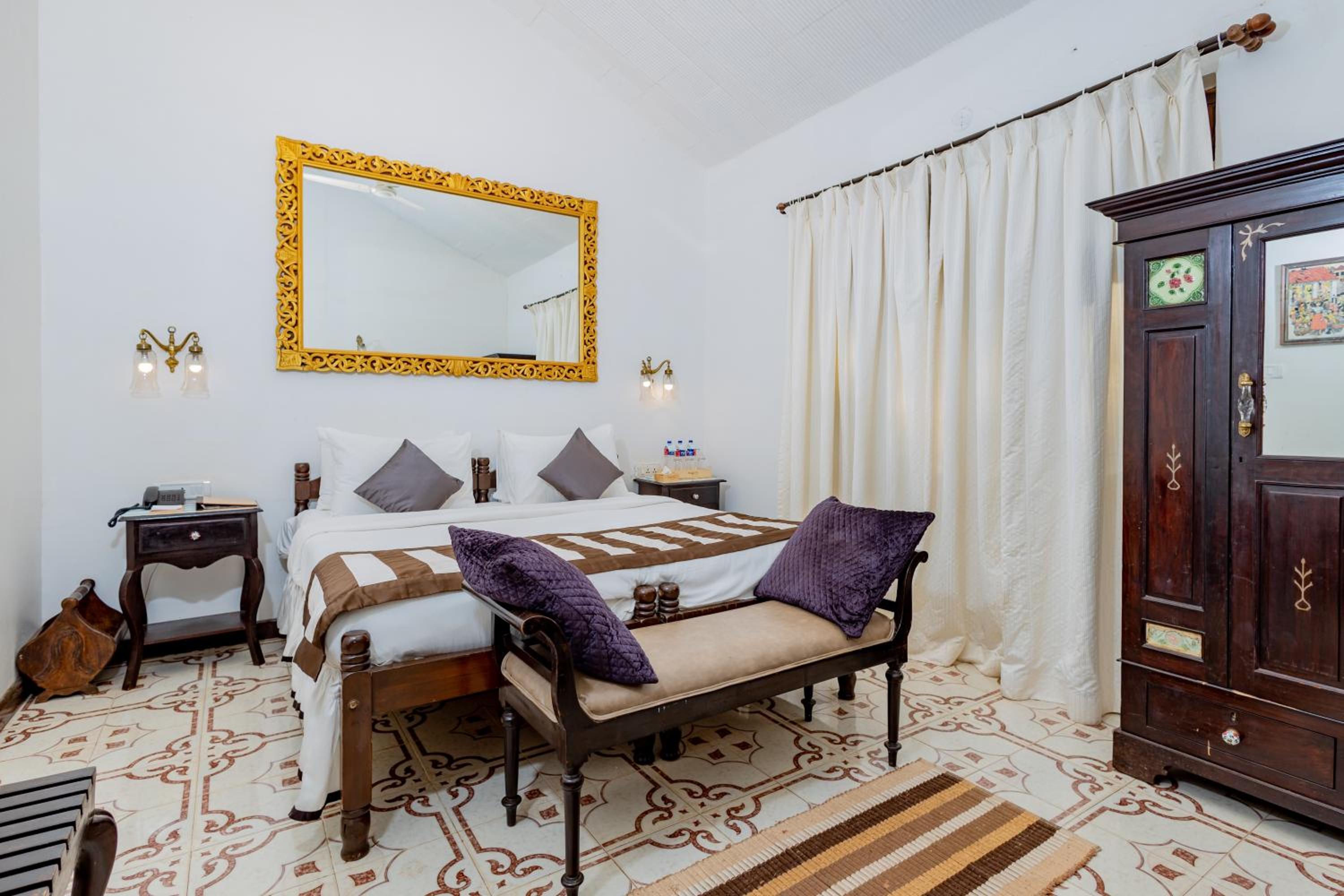Luxury Suite - Photo 8