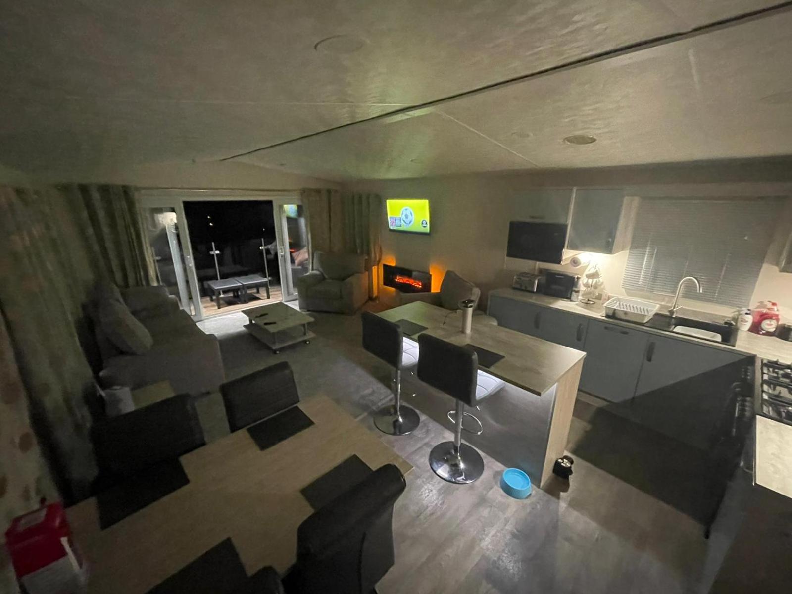 Mobile Home photo 1