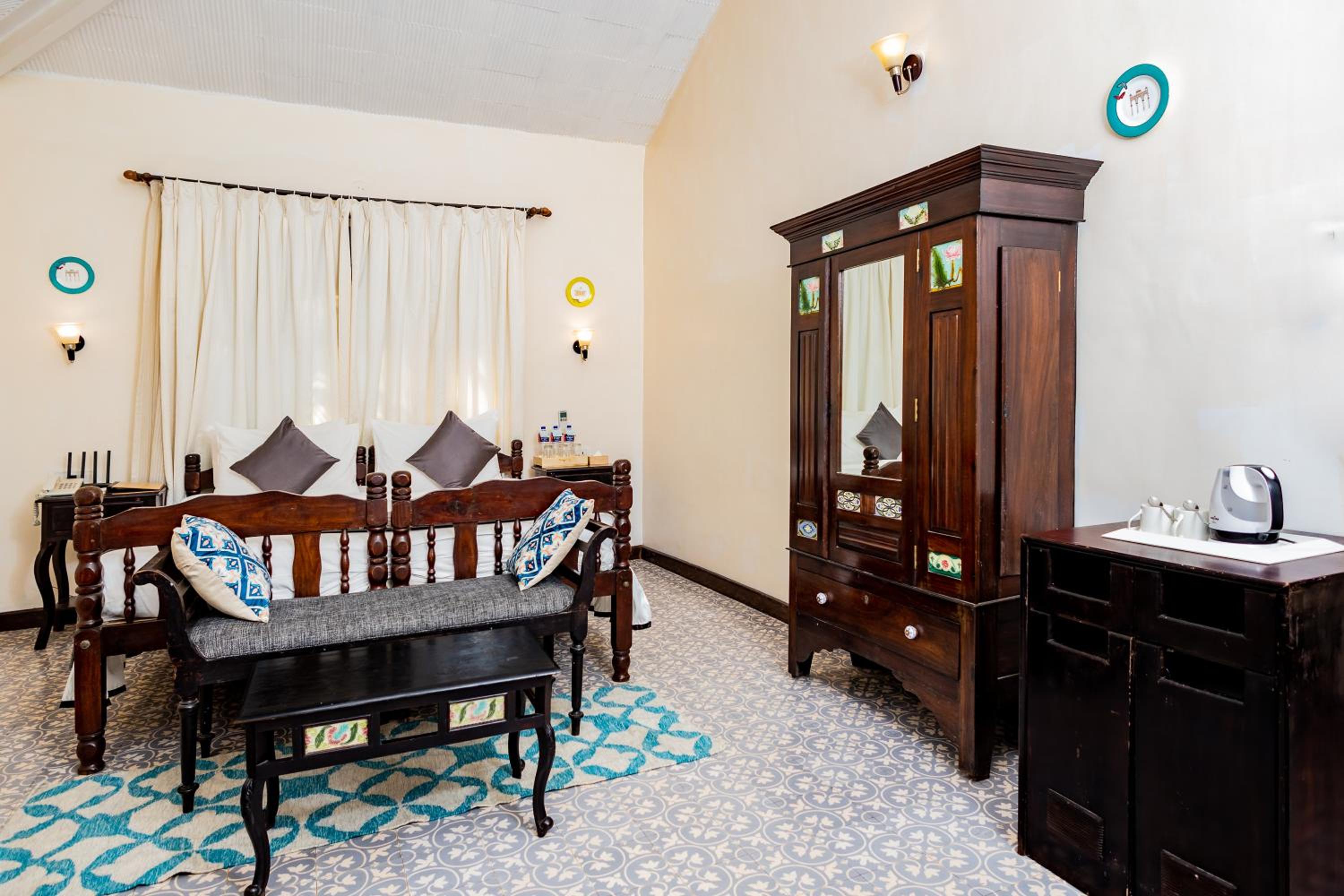 Luxury Suite - Photo 9