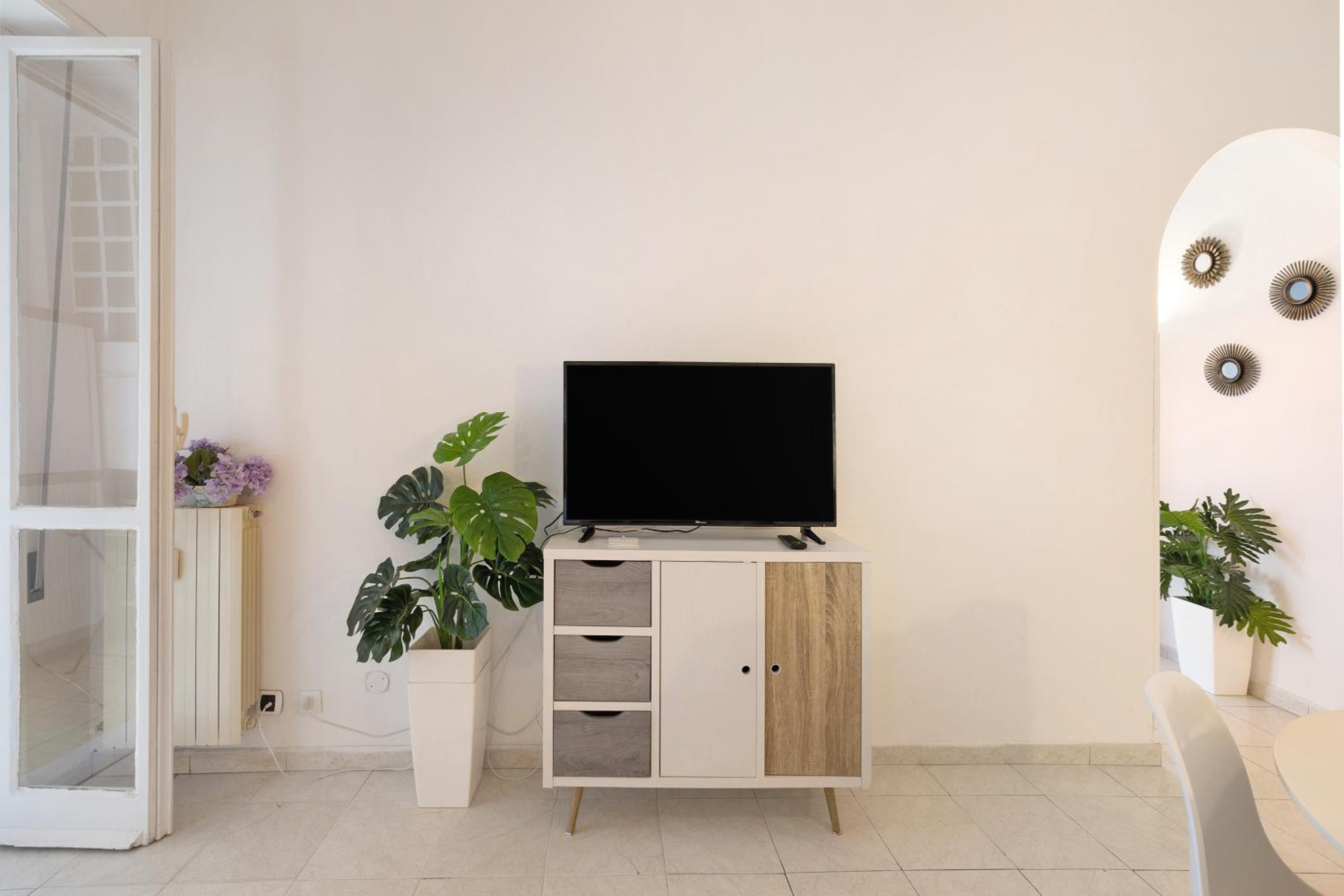 Superior One-Bedroom Apartment With Balcony