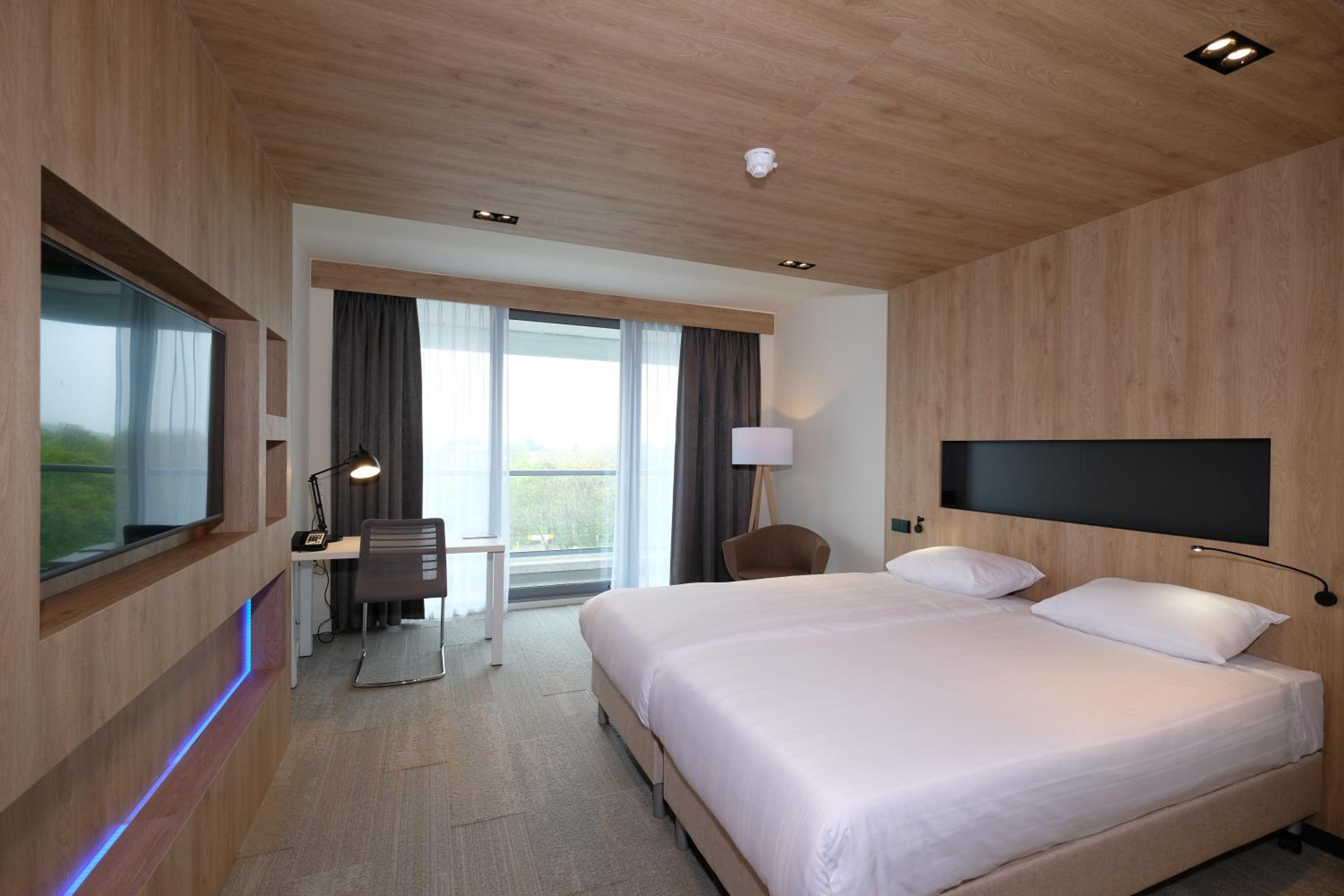 Superior Room 1 Twin Bed - Photo 1