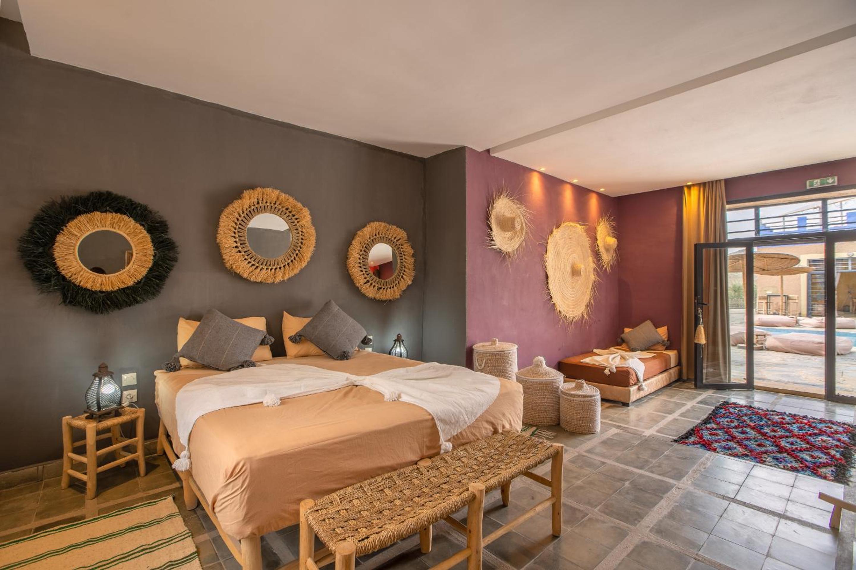 Suite with Pool View - Photo 6