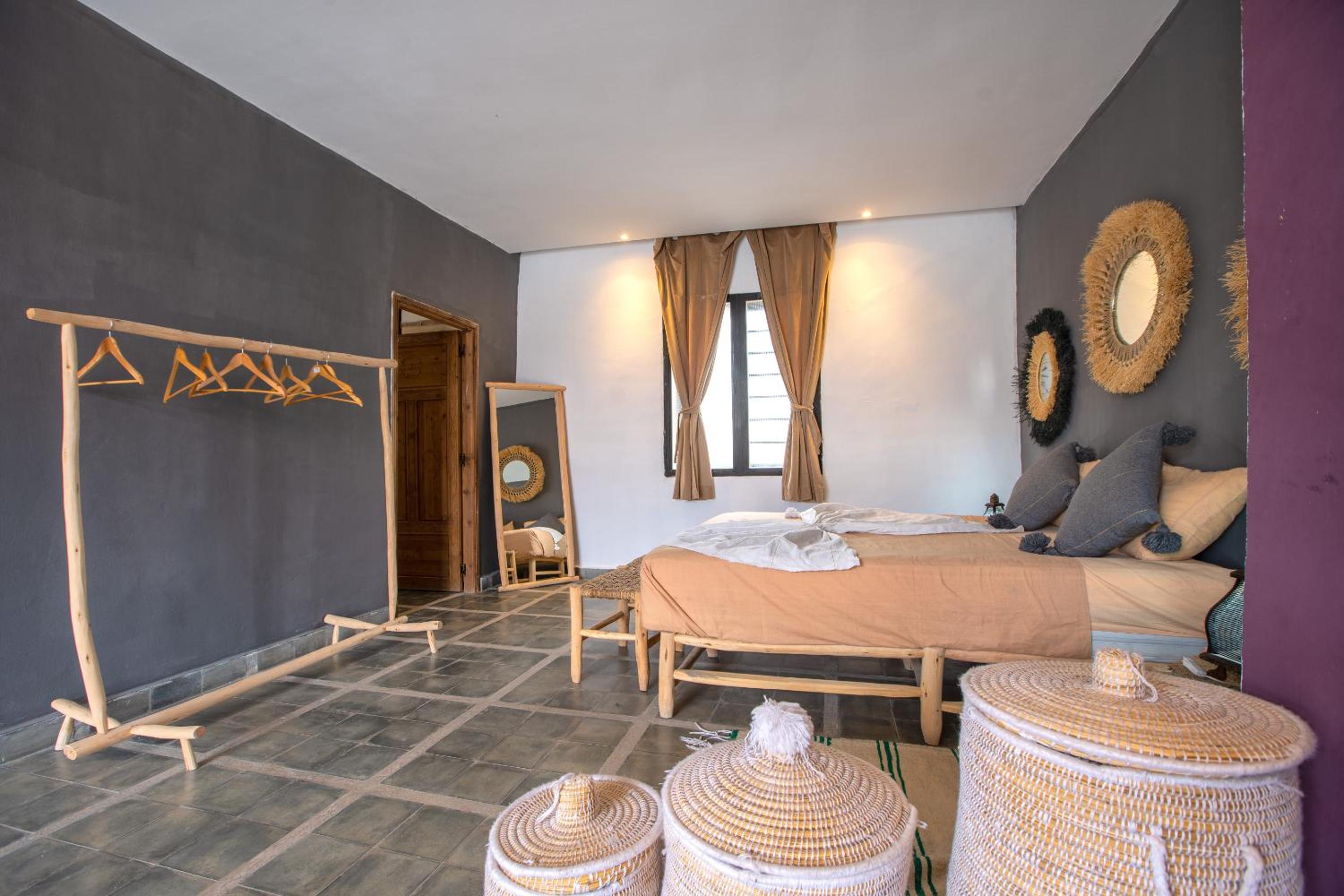 Suite with Pool View - Photo 12