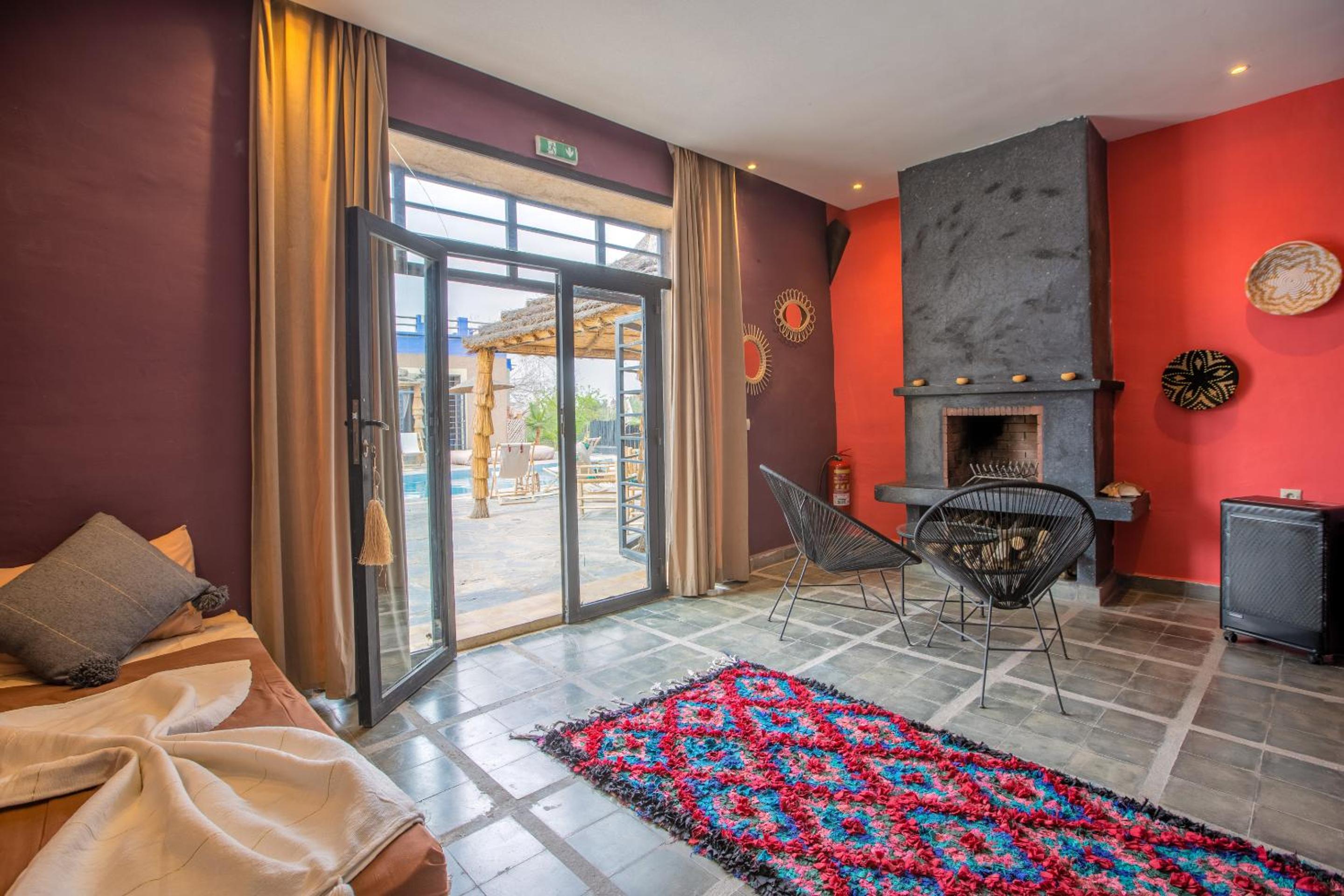 Suite with Pool View - Photo 11