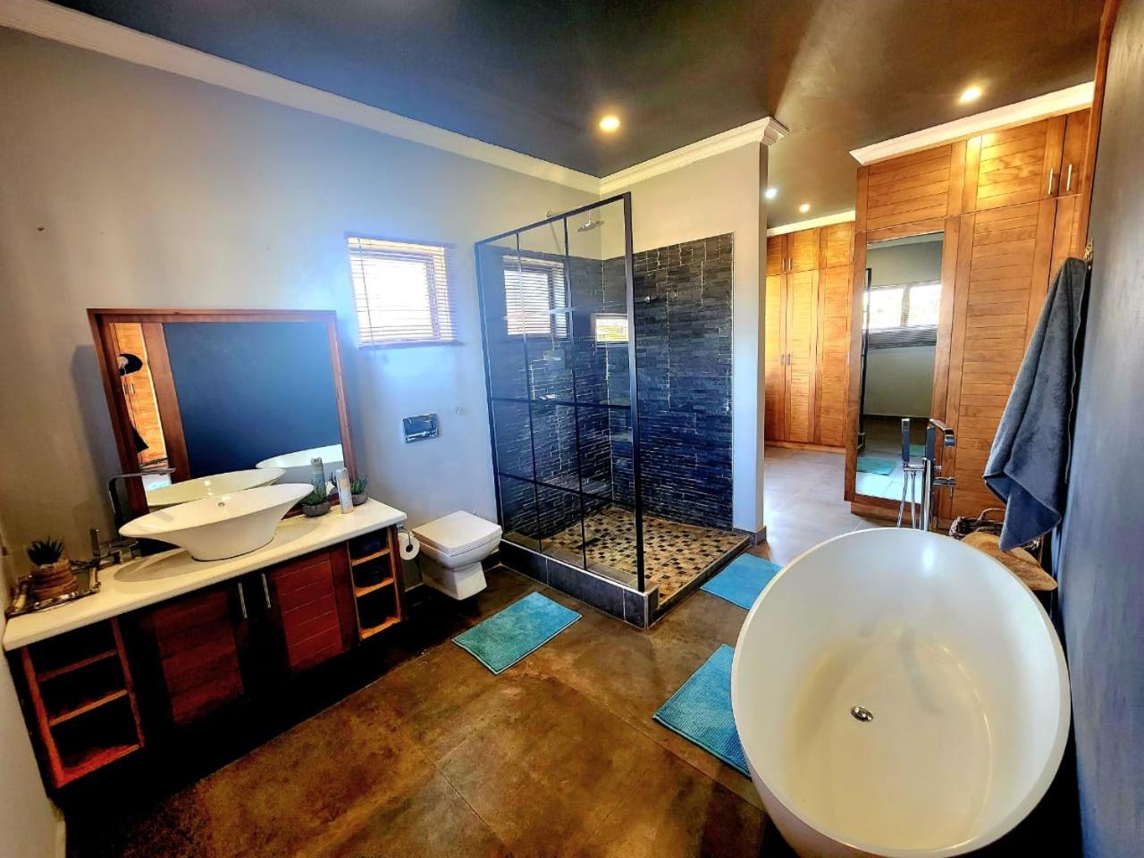 Deluxe Family Suite photo 2