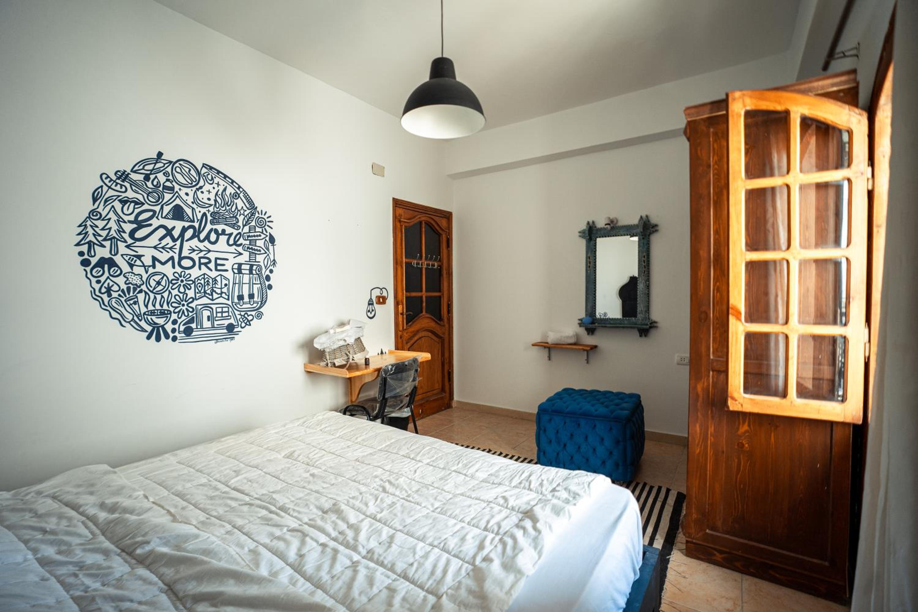Deluxe King Room - Photo 2