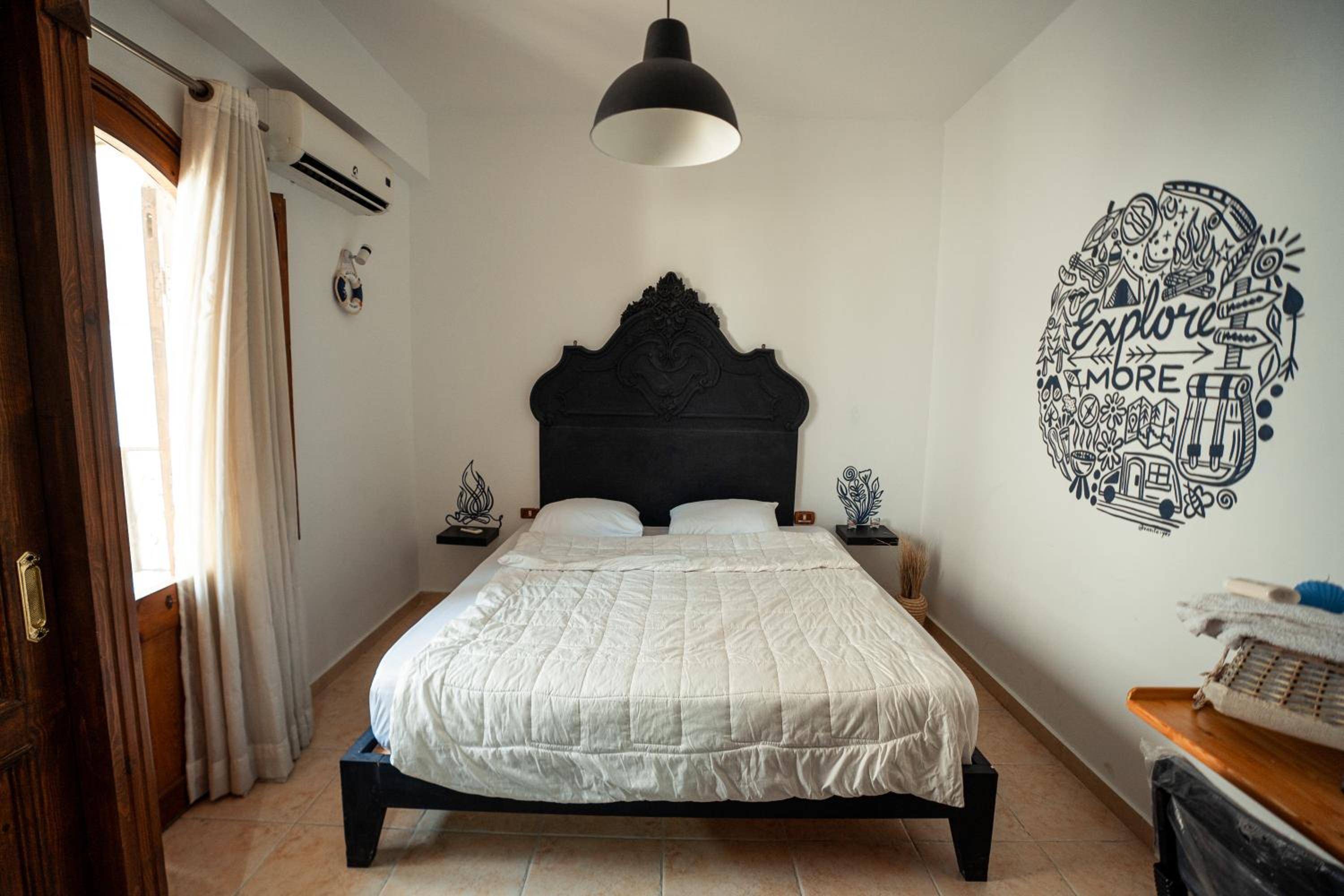 Deluxe King Room - Photo 1