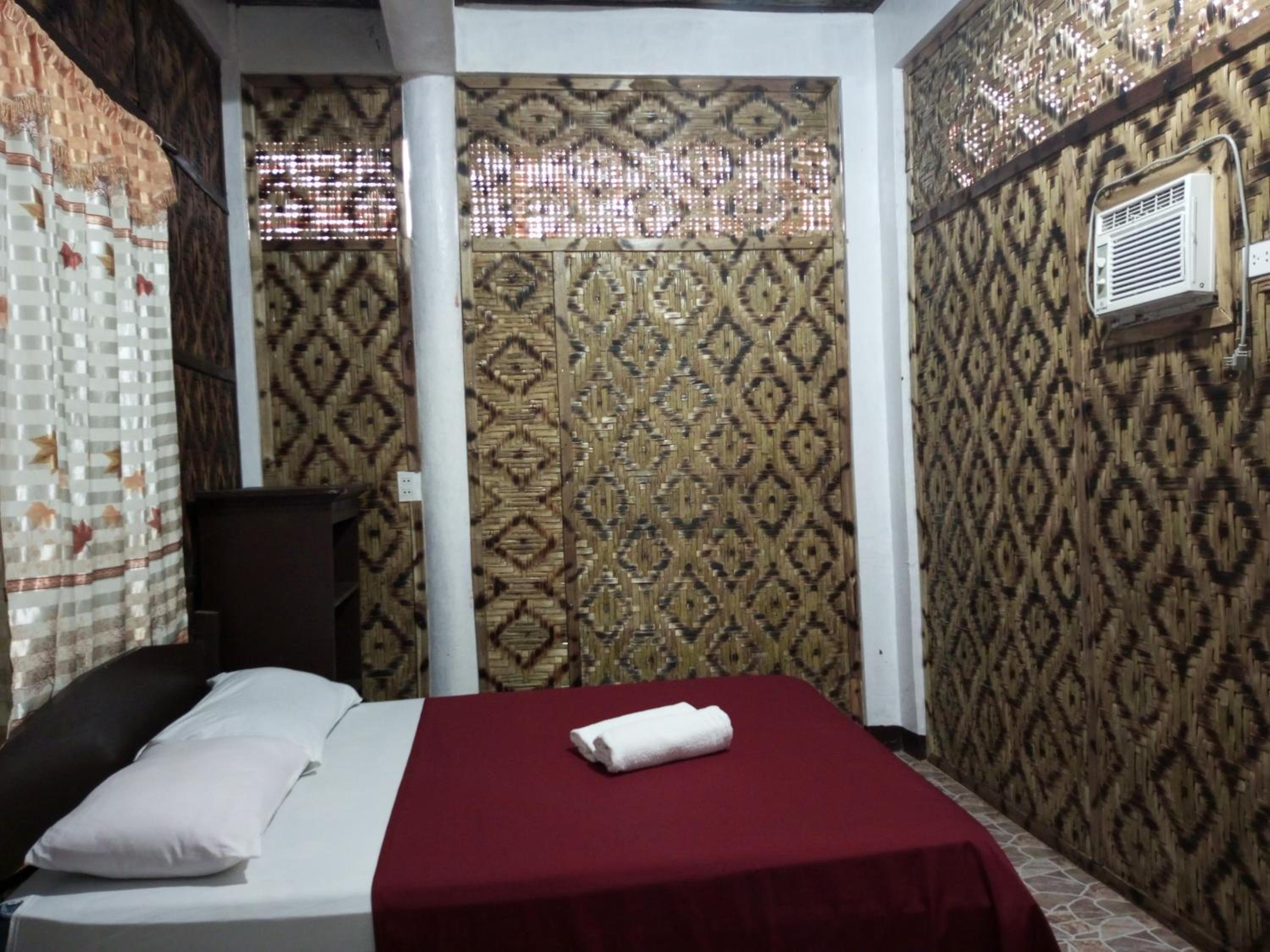 Budget Twin Room - Photo 12