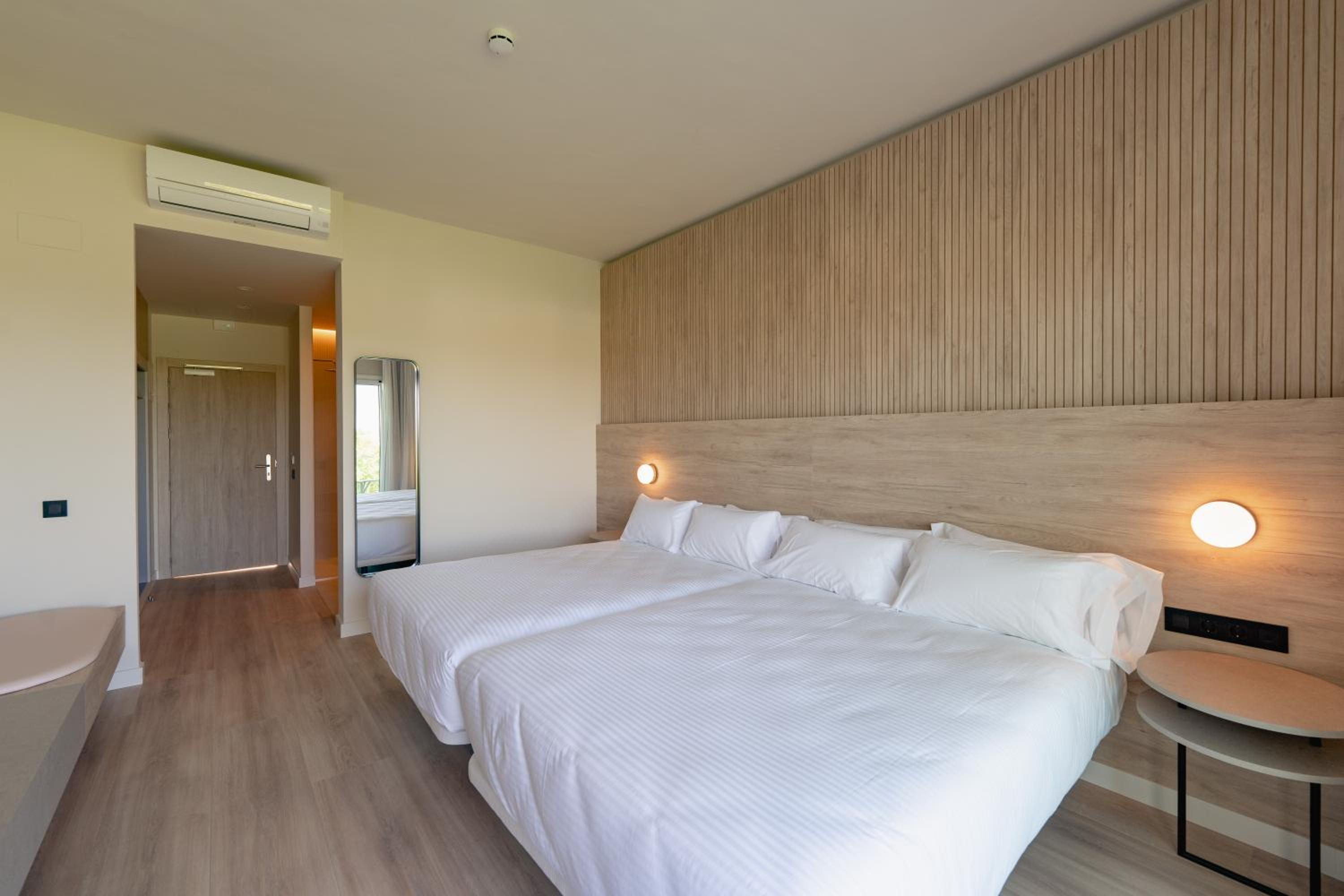 Supreme Room (2 Adults) - Photo 5