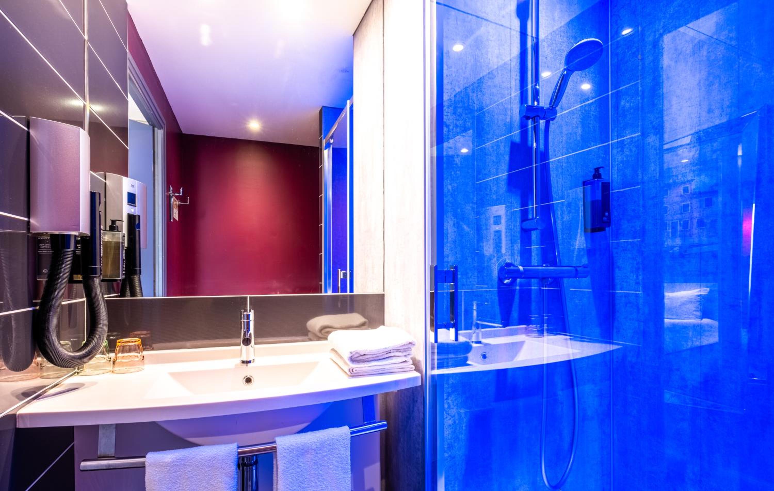Standard Double Room - Photo 16