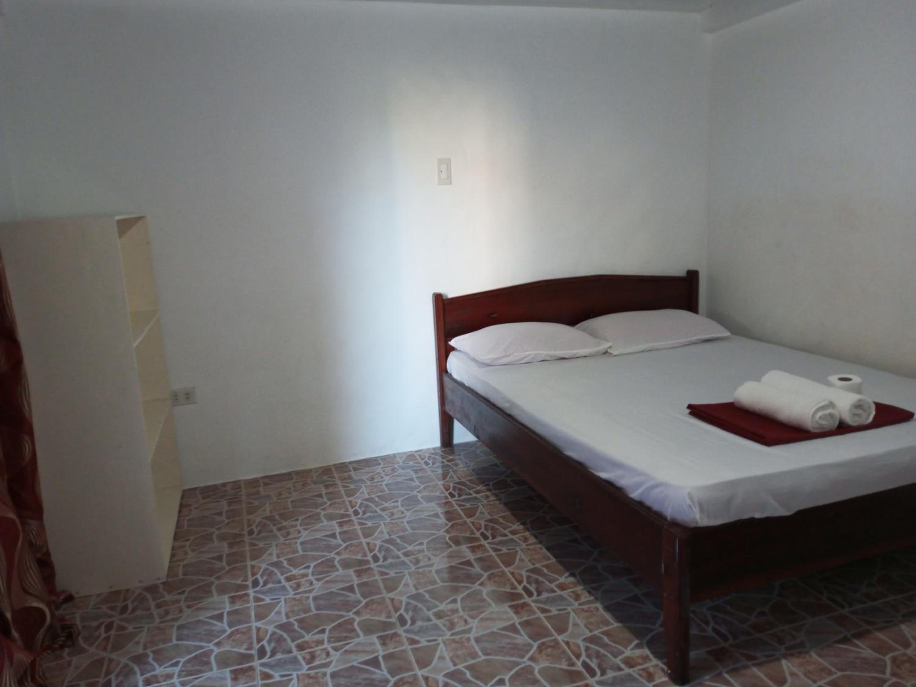 Budget Twin Room - Photo 18