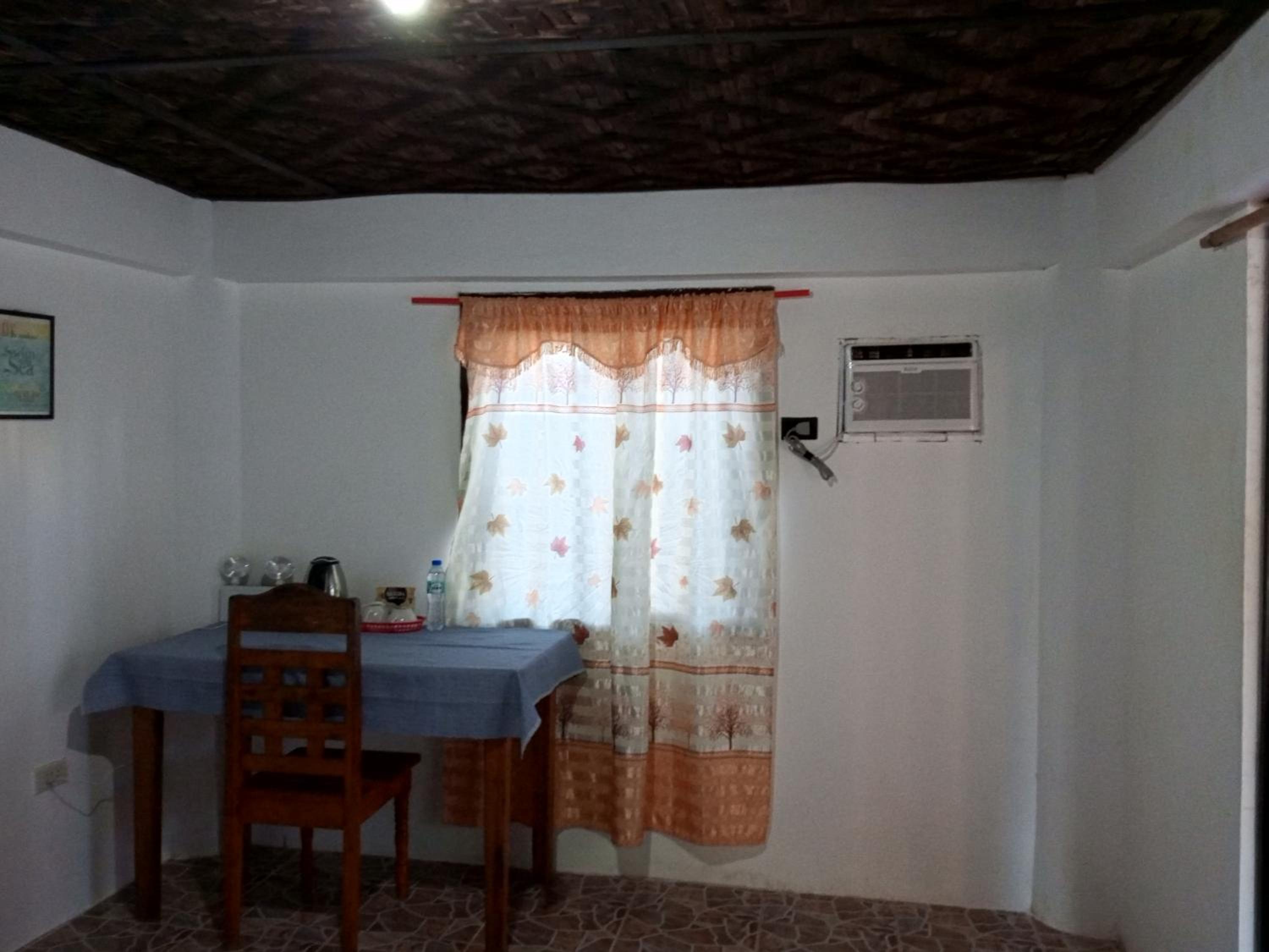 Budget Twin Room - Photo 17