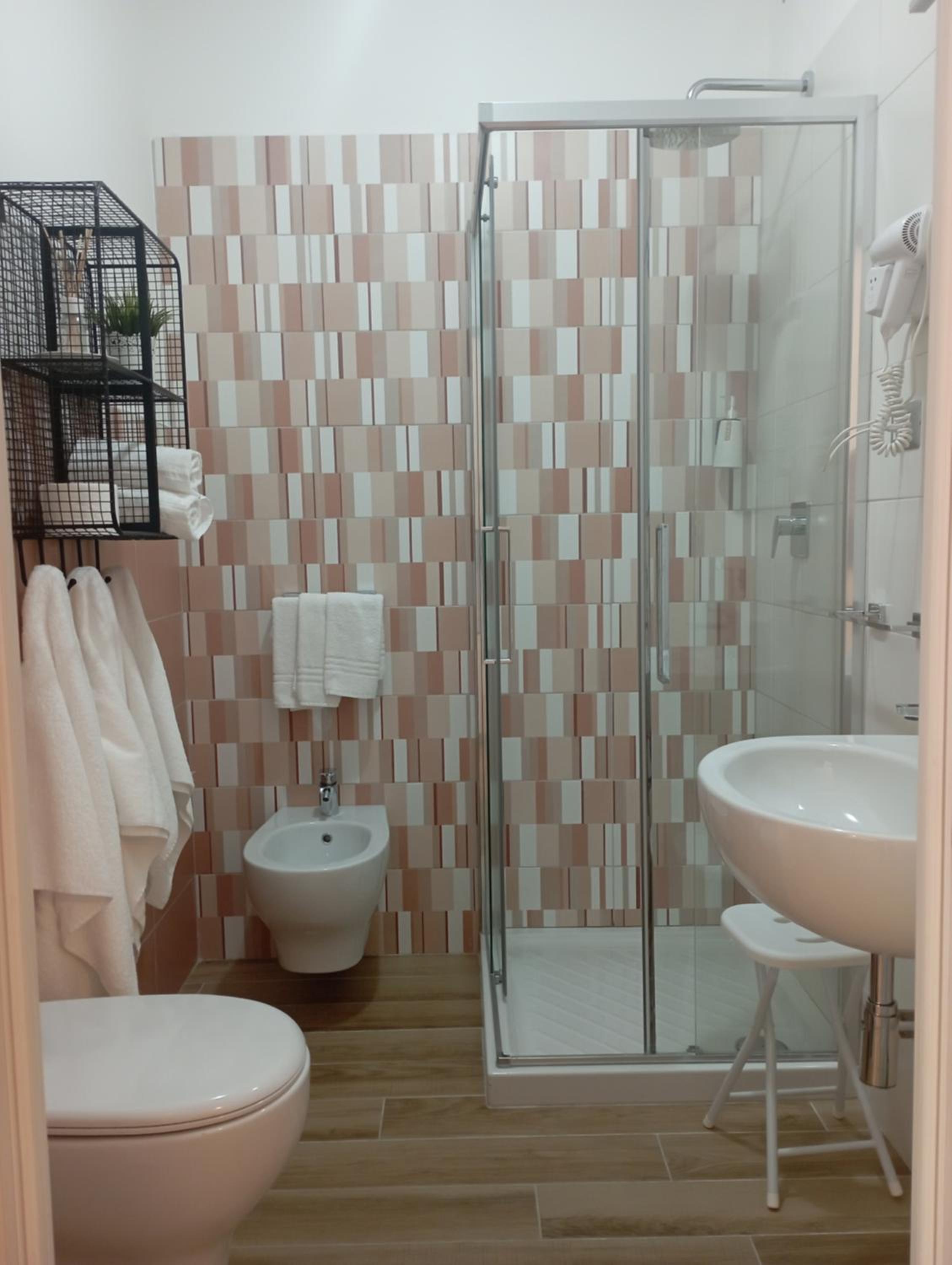 Quadruple Room with Private Bathroom photo 2