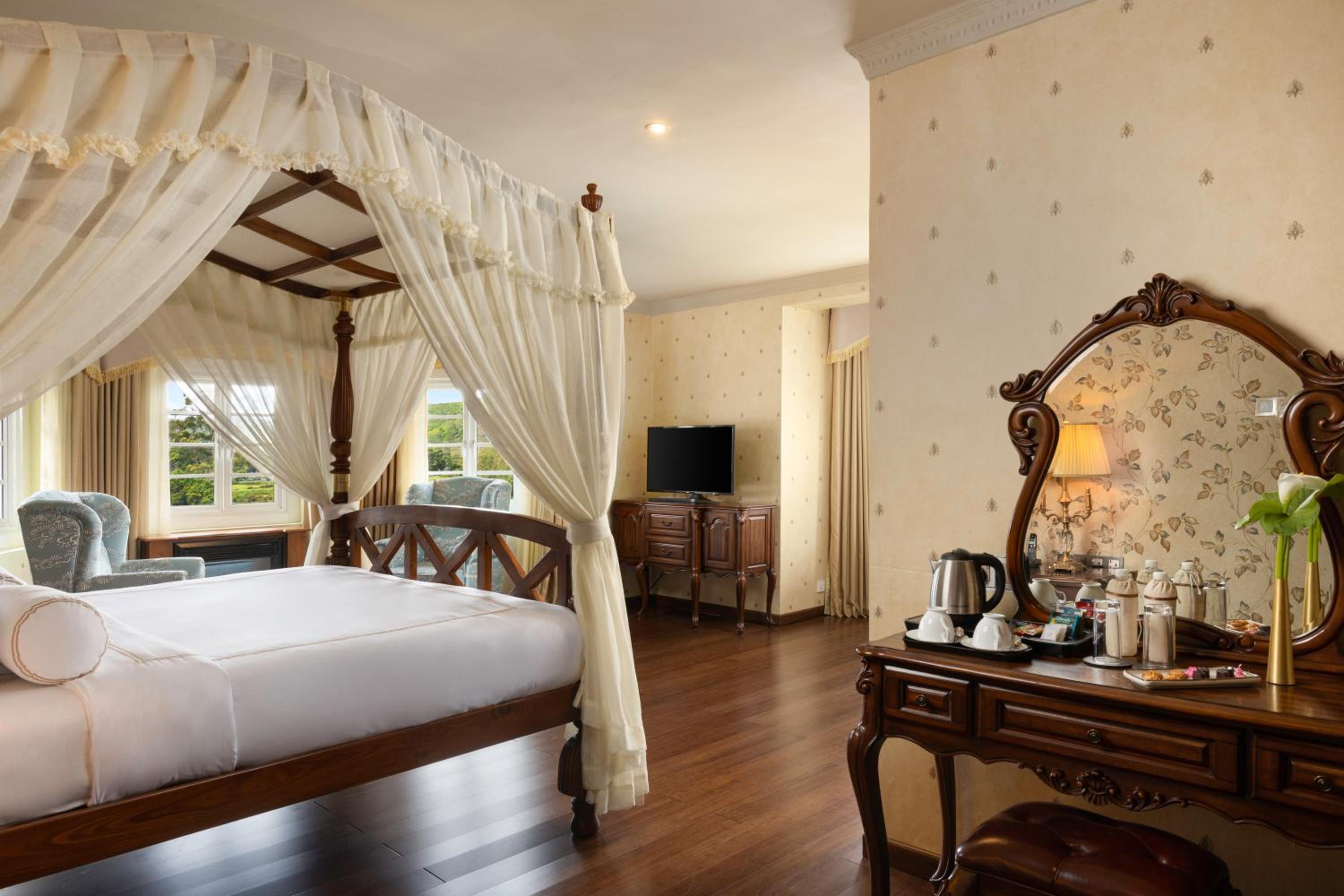 Royal Deluxe Room with Early check-in/late check-out subject to availability + 10% discount on Spa treatments + 10% discount on excursions - Photo 2