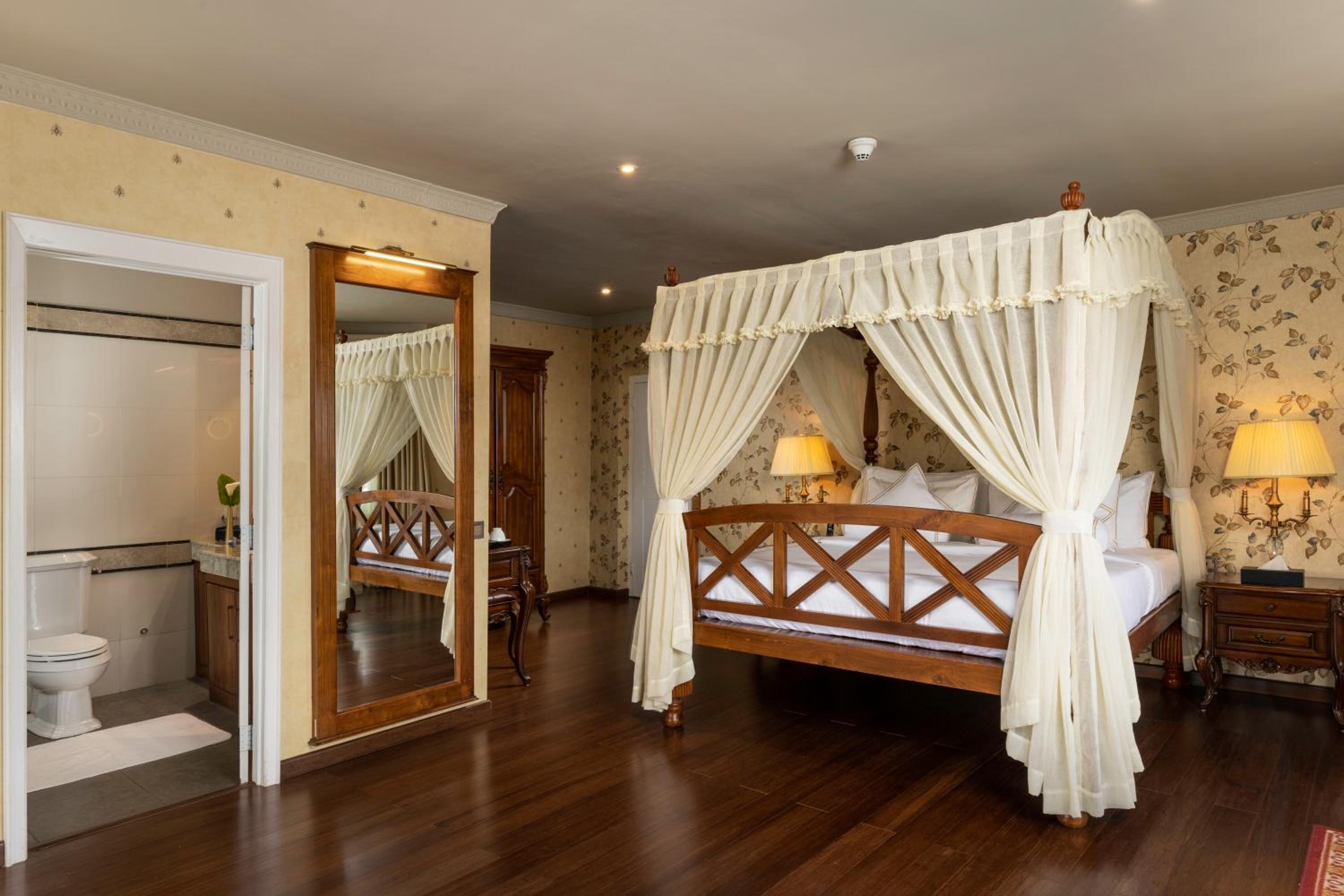 Royal Deluxe Room with Early check-in/late check-out subject to availability + 10% discount on Spa treatments + 10% discount on excursions - Photo 7