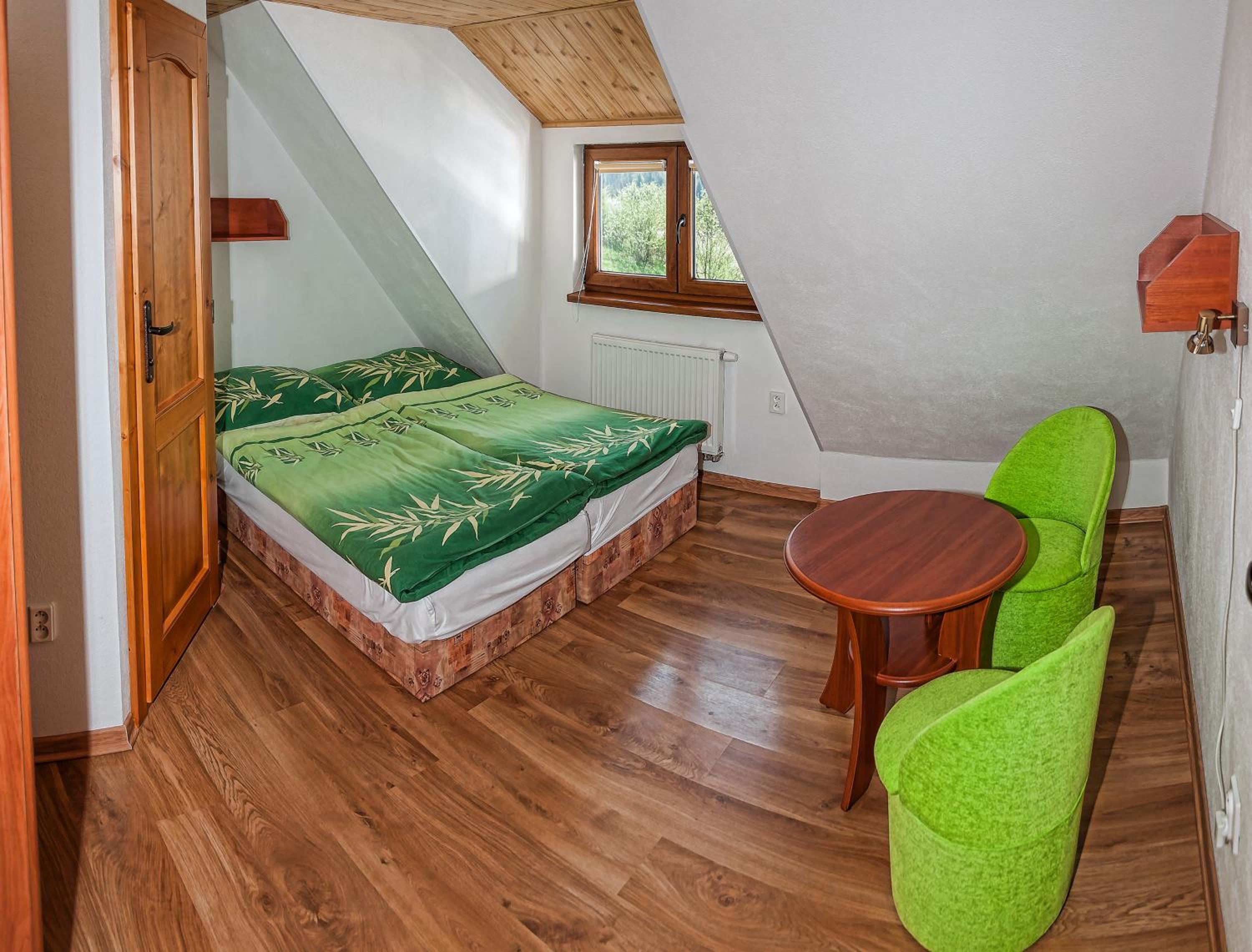 One-Bedroom Apartment photo 1