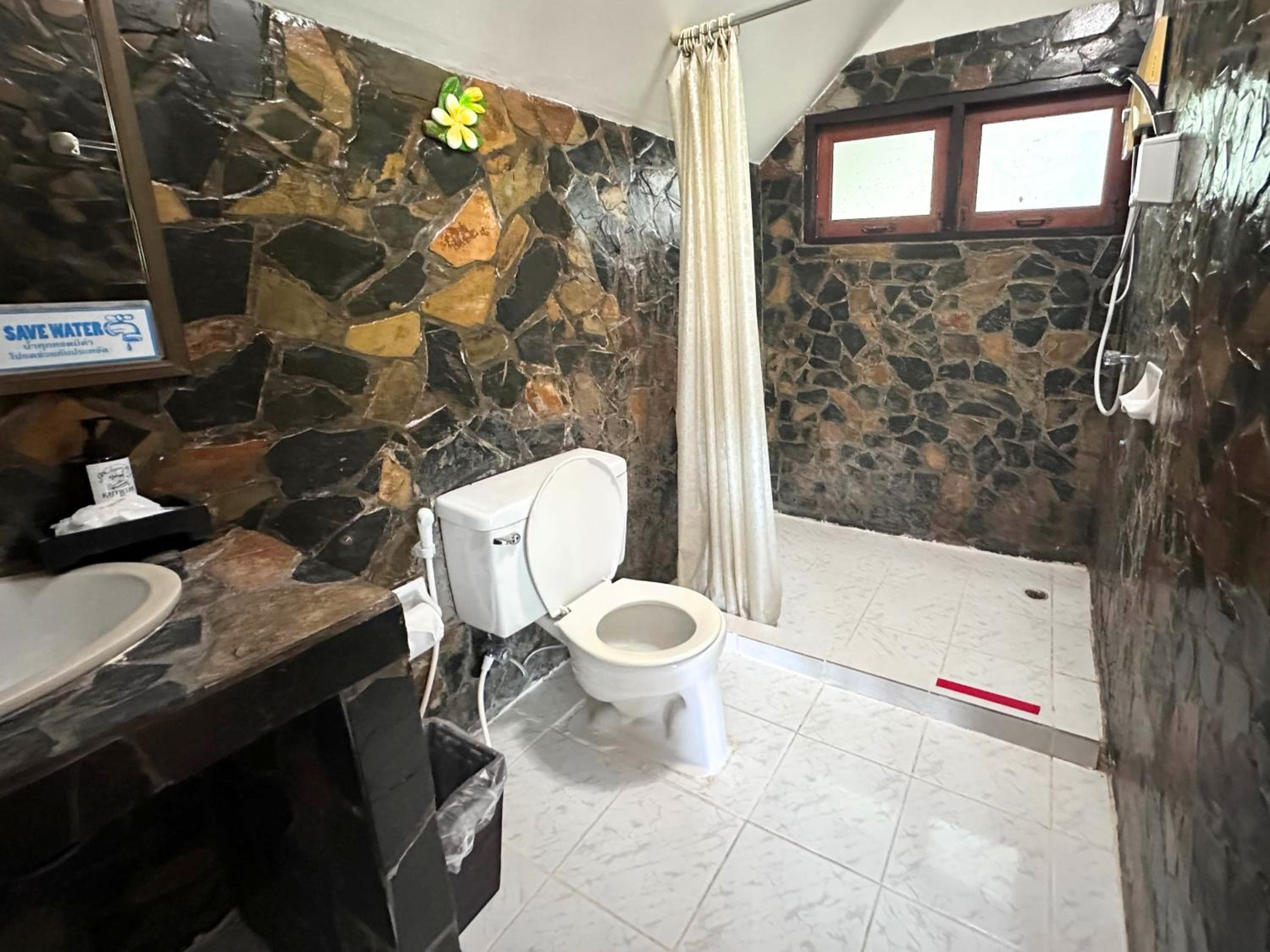 Superior Suite - Photo 8
