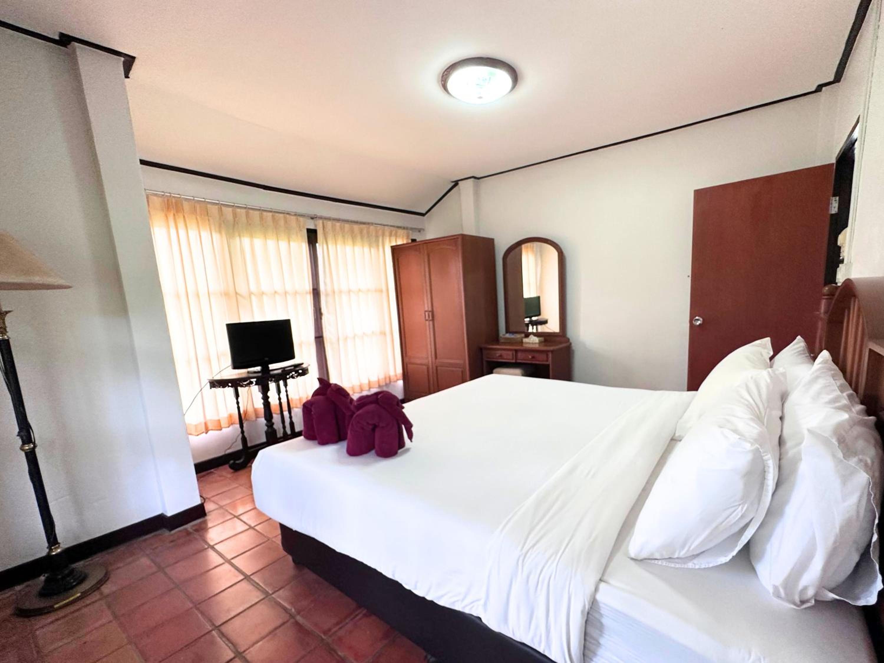 Superior Suite - Photo 9
