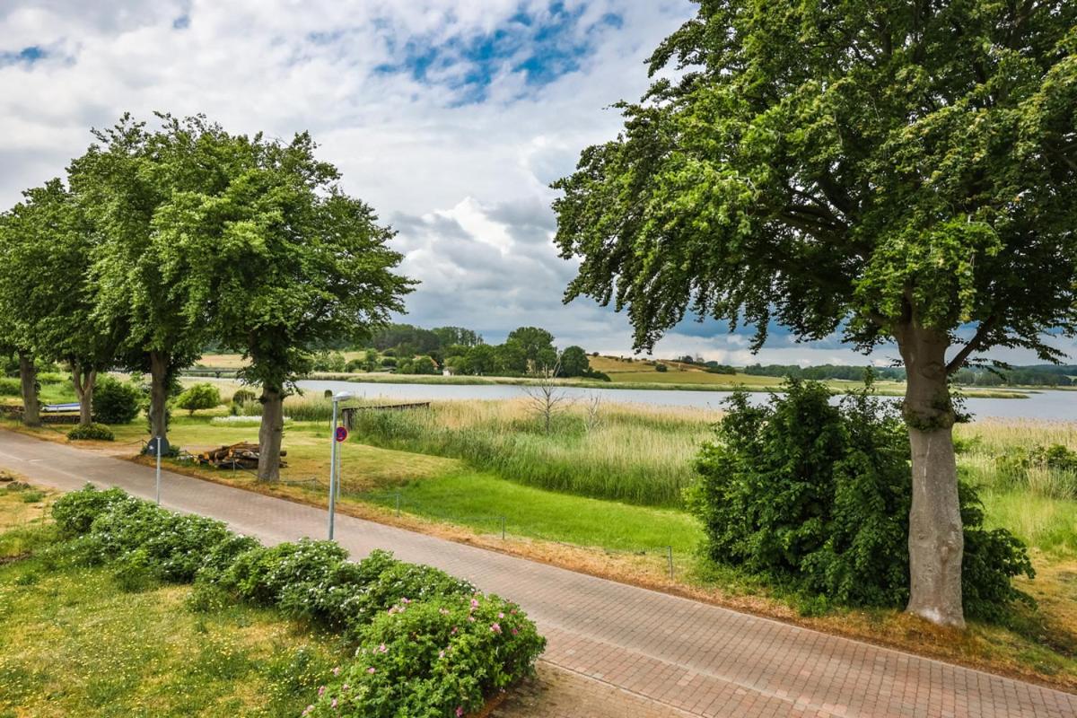 Apartment with Lake View - Photo 33