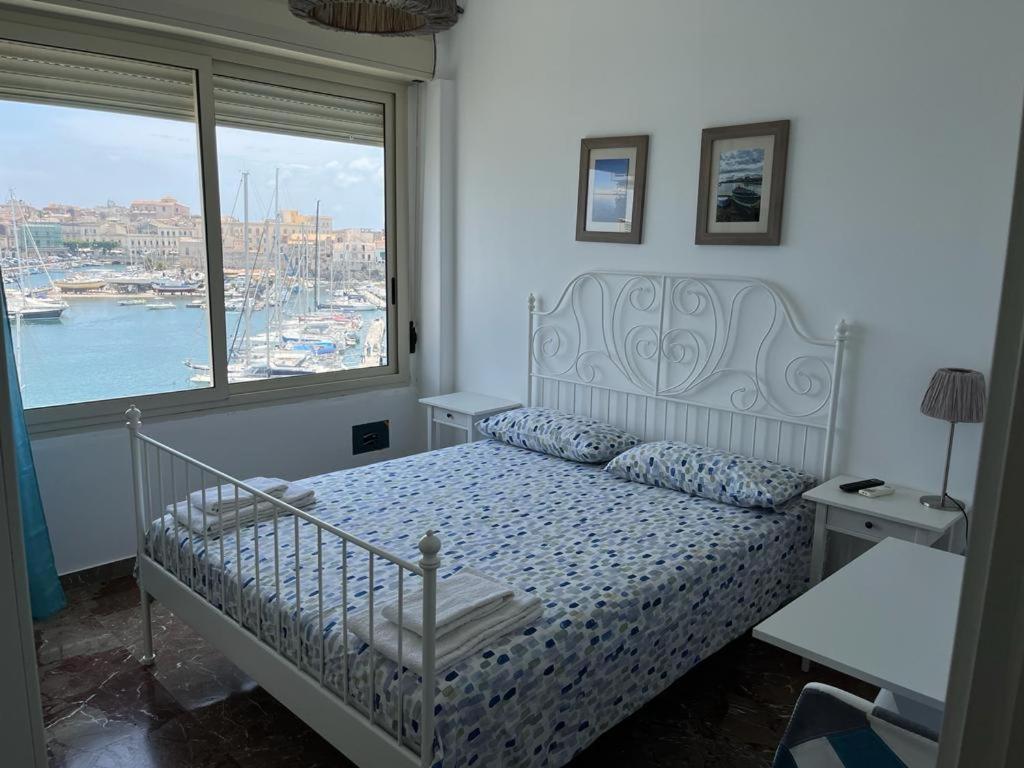 Deluxe Double Room with Sea View - Photo 1